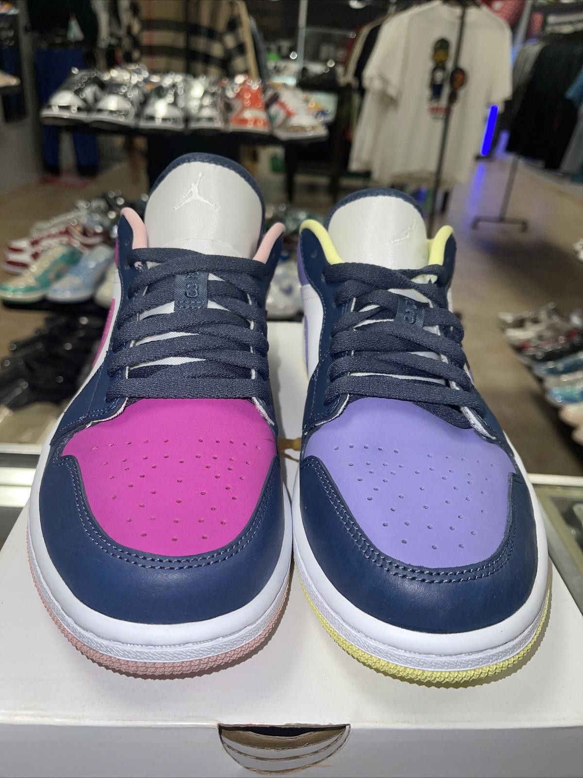 Jordan Brand AIR JORDAN 1 LOW SE Size 11/Men's 9.5 Thunder Blue/White Size US 11 / IT 41 - 2 Thumbnail