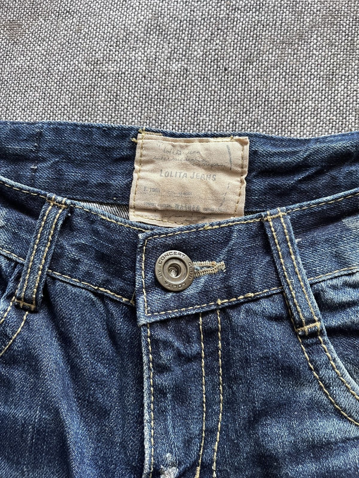 Japanese Brand yoshitomo Nara Lolita Faded Jeans Size US 31 - 11 Thumbnail