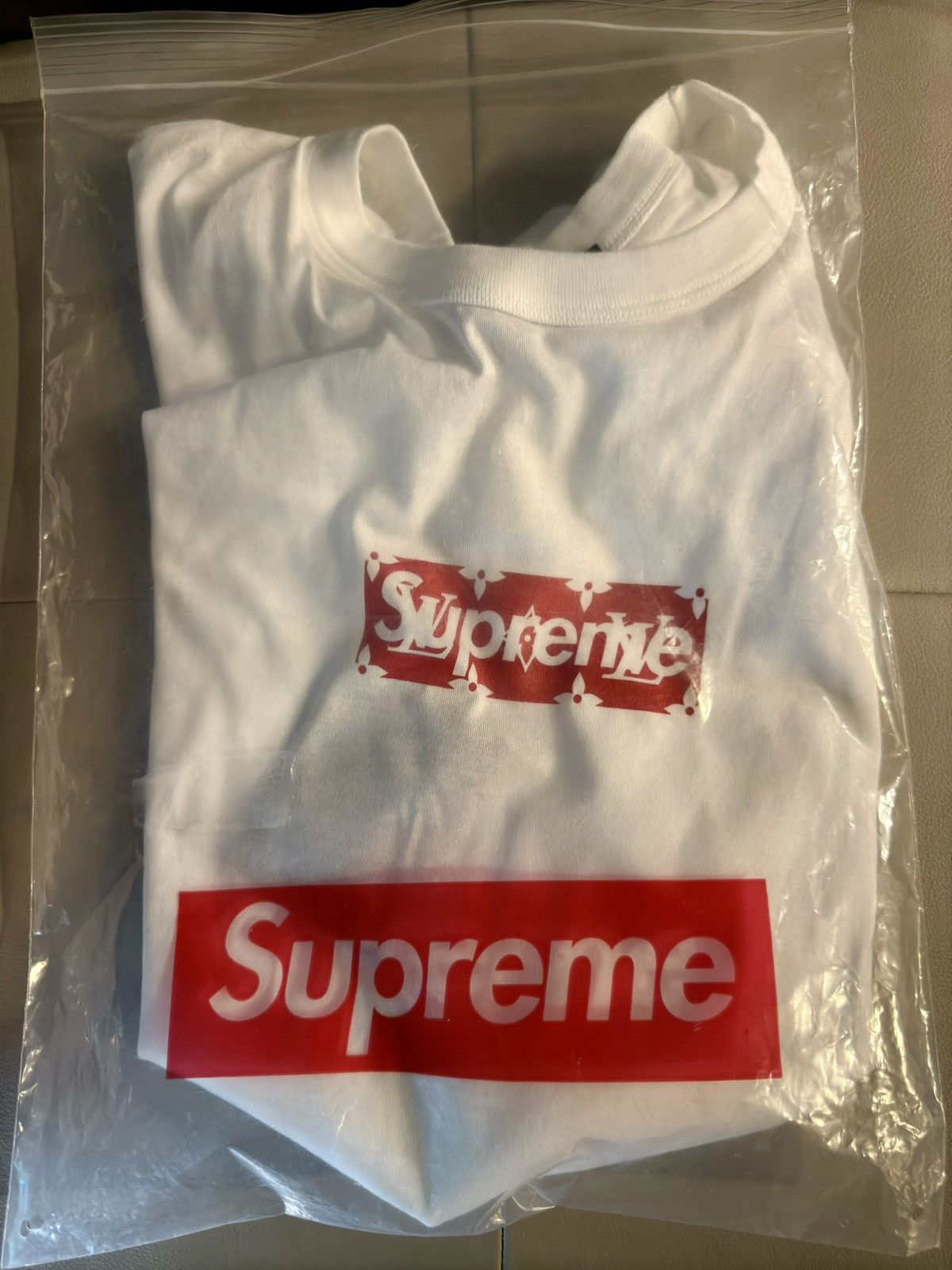 Louis Vuitton × Supreme Supreme LV Box Logo Shirt Size 4L Size US L / EU 52-54 / 3 - 5 Thumbnail
