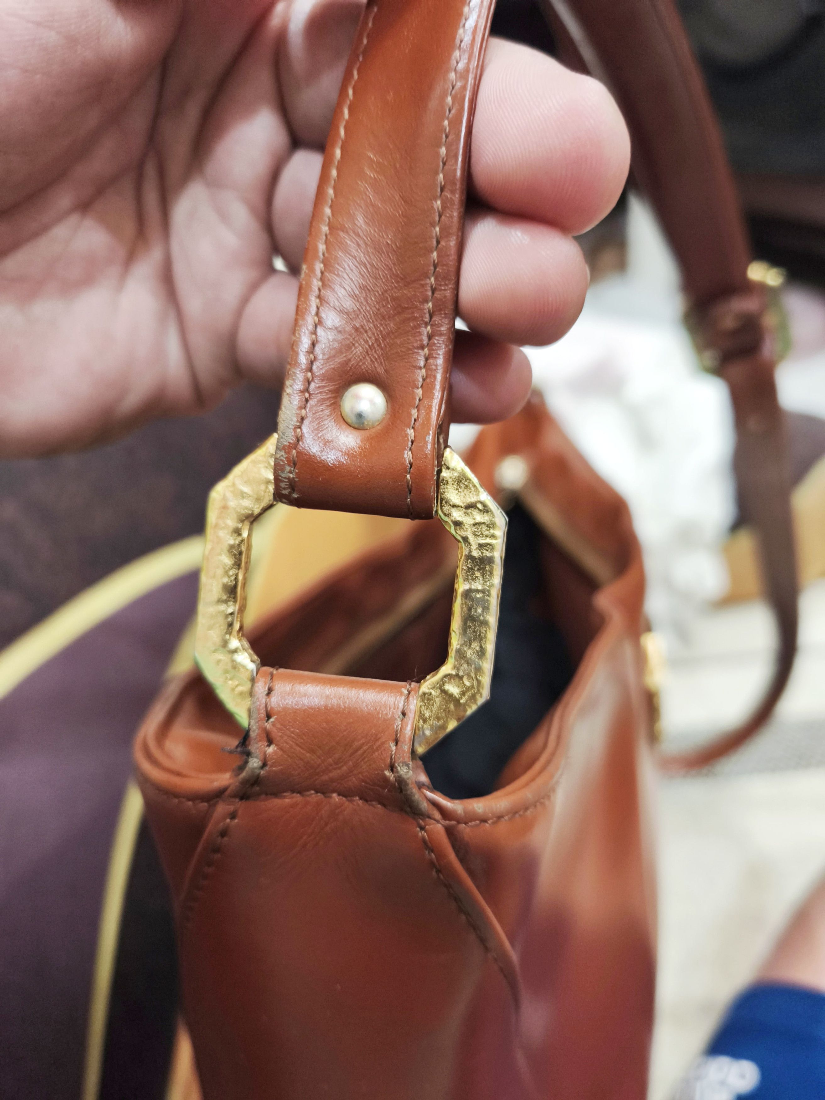 Yves Saint Laurent RARE VINTAGE YVES SAINT LAURENT GUINE LEATHER SHOULDER BAG Size ONE SIZE - 8 Thumbnail