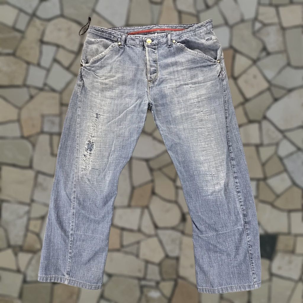 Levi's VINTAGE Levis Jeans Mens Blue Light Wash Twisted Baggy Fits 34x27 Light Denim Distressed Pockets 34 Mens Jeans Size US 34 / EU 50 - 1 Thumbnail