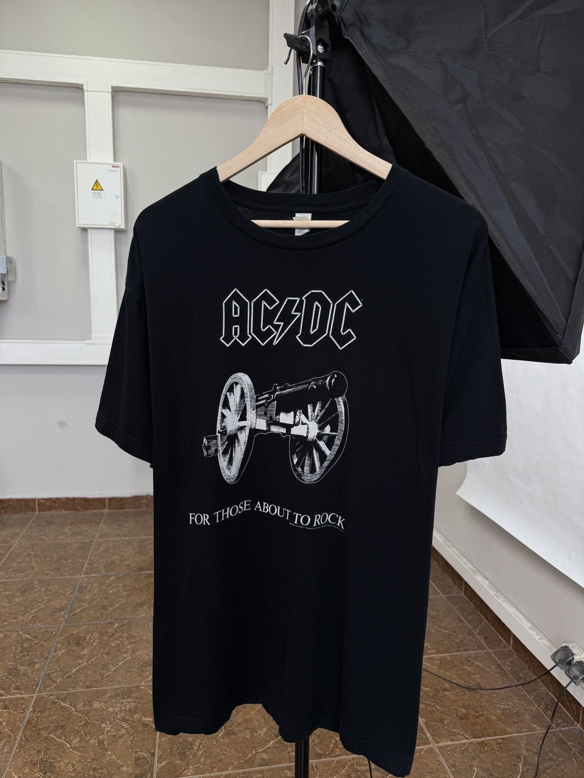 AC/DC Vintage 2006 AC/DC For Those About To Rock T-Shirt Retro Y2K Size US XL / EU 56 / 4 - 1 Thumbnail