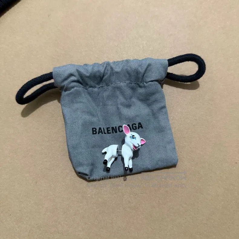 Balenciaga Balenciaga White Happy Lamb Single Earring. Size ONE SIZE - 1 Thumbnail