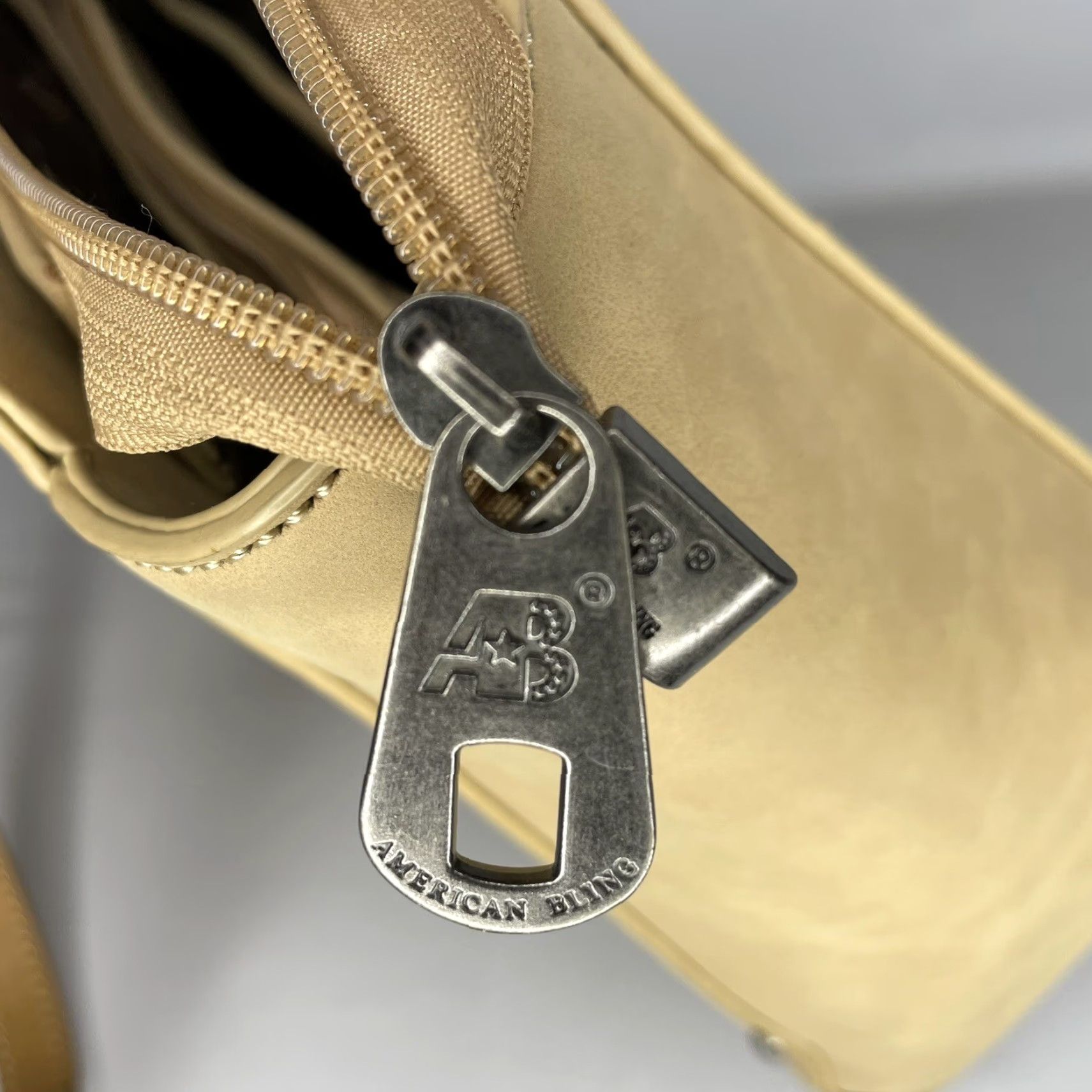 Vintage American Bling Concealed Carry Shoulder Bag Tan Purse Studded Detail Zip Closure Purse Women Large Brown Tan Size ONE SIZE - 4 Thumbnail