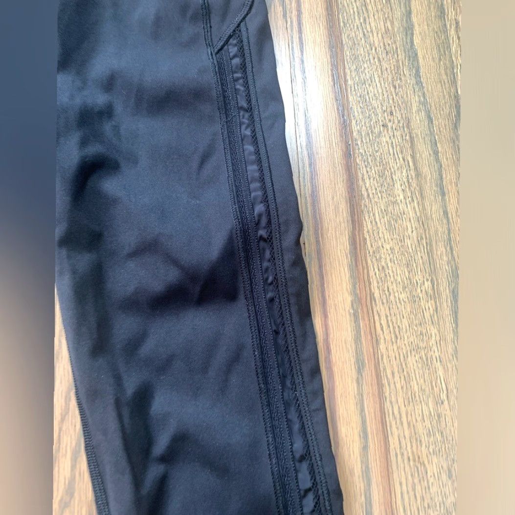 Lululemon Lululemon Wunder Under Crop (Hi-Rise) Awakend Leggings Black 2 Women Regular Capri 2 Black Womens Size 26" / US 2 / IT 38 - 4 Thumbnail
