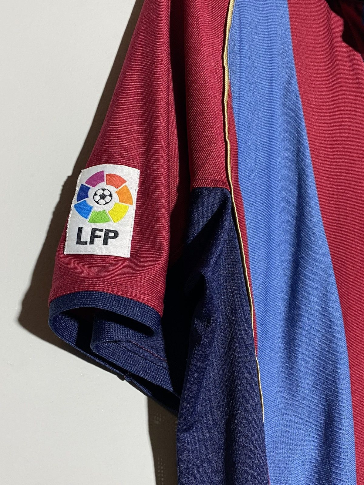 Nike Nike FC Barcelona 2001/02 Home Jersey Vintage Travis Vibes Size US L / EU 52-54 / 3 - 3 Thumbnail