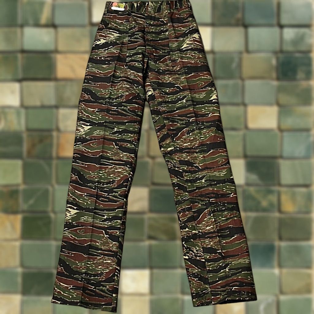 Vintage VINTAGE Men's Gung Ho 70s 80s Tiger Stripe Camo Pants Sz 27x35.25 Green Camouflage Military NOS Vintage Mens Size US 27 - 1 Thumbnail