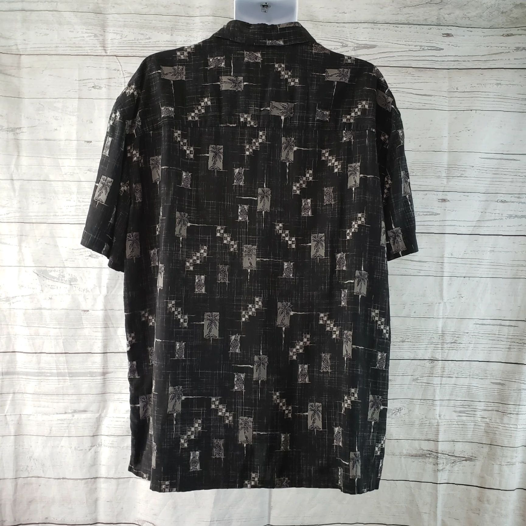 Vintage Island Shores Mens Hawaiian Shirt XL Black Gray Palm Trees Short Sleeve Rayon Button-Up Casual Size US XL / EU 56 / 4 - 3 Thumbnail