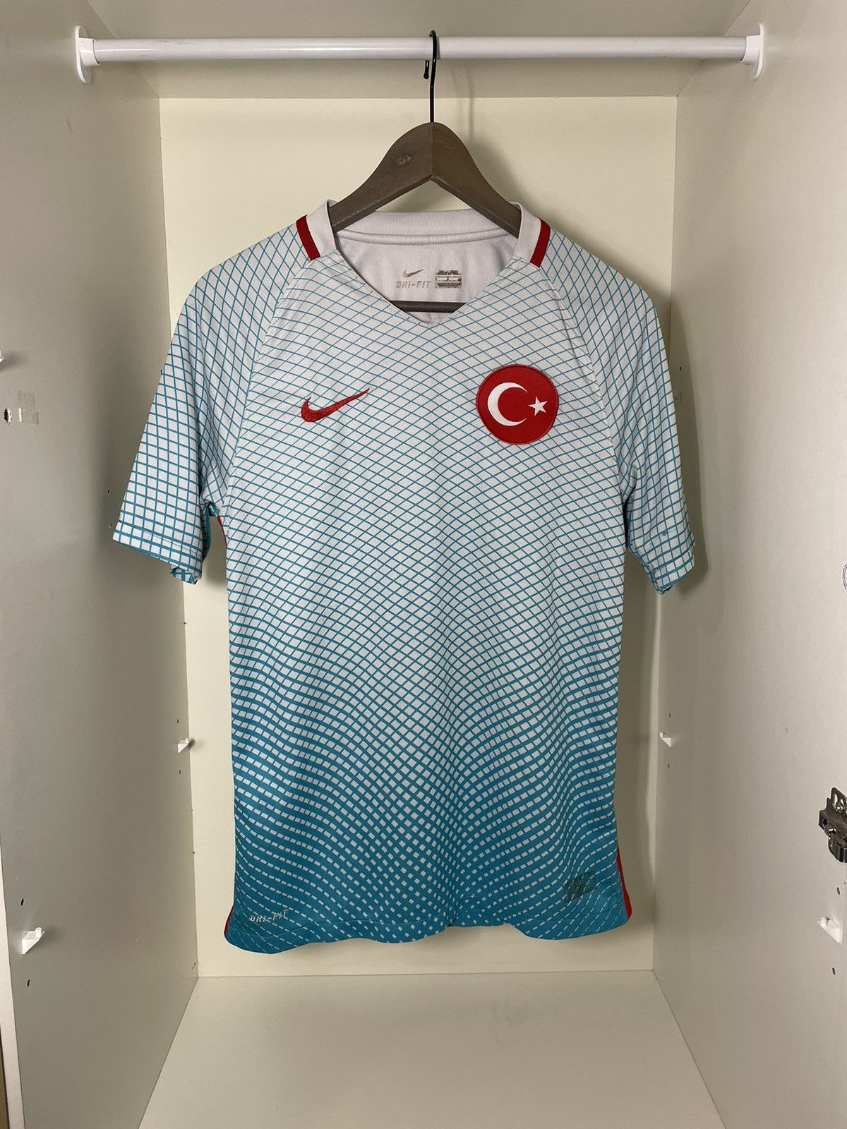 Nike Nike Turkey 2016-17 Away Shirt S Football Jersey Size US S / EU 44-46 / 1 - 1 Thumbnail