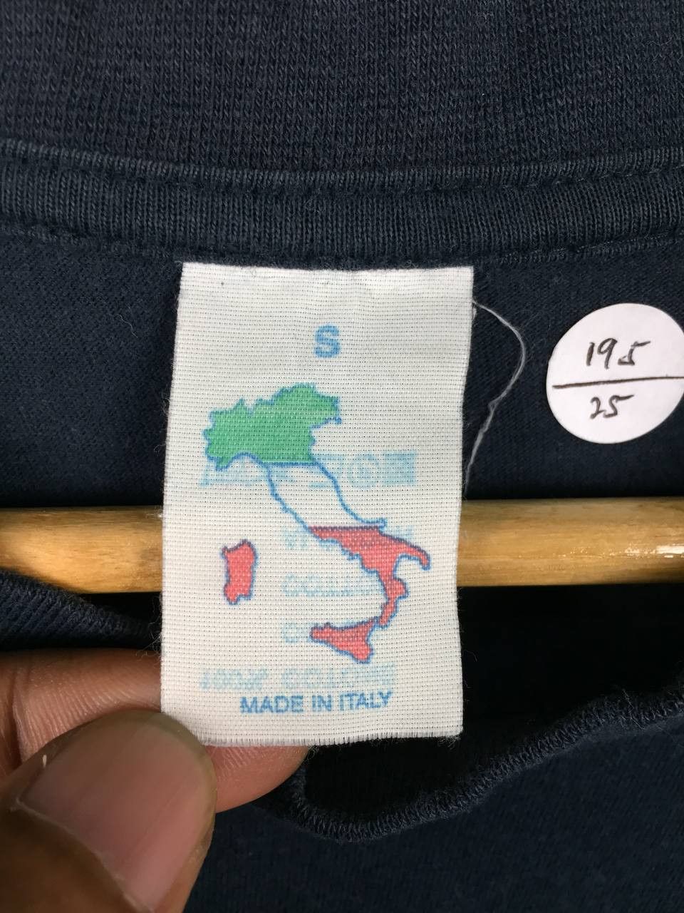 Vintage Vtg Sicilia Italia Embroidered Trinacria Logo Souvenir Tee Size US S / EU 44-46 / 1 - 14 Thumbnail