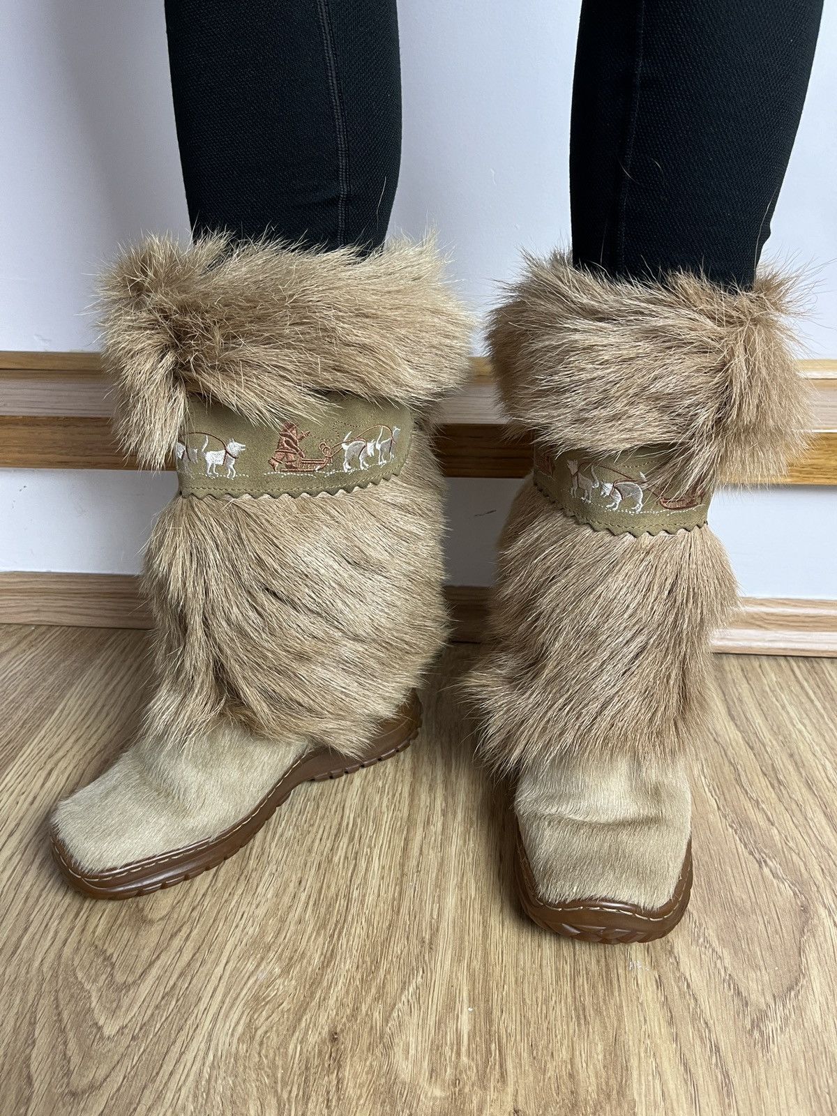If Six Was Nine Vintage Oscar Sport Goat Fur Snow Boots Rare Apres Ski Yeti Size US 6 / IT 36 - 2 Thumbnail