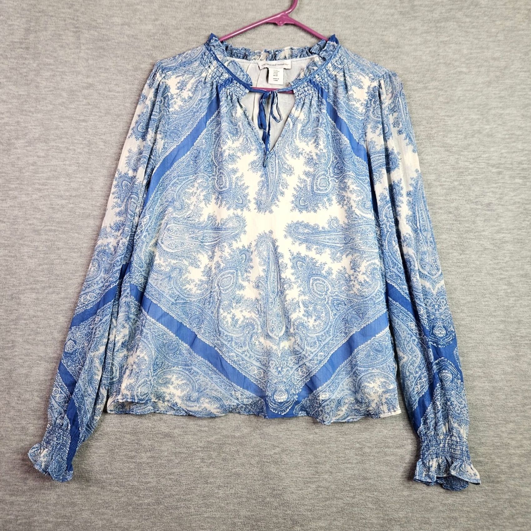 Vintage Cupcakes and Cashmere blouse Women's M Paisley Blue White V-Neck Long Sleeve Pullover Casual All Seasons Regular Size M Womens Size M / US 6-8 / IT 42-44 - 2 Thumbnail