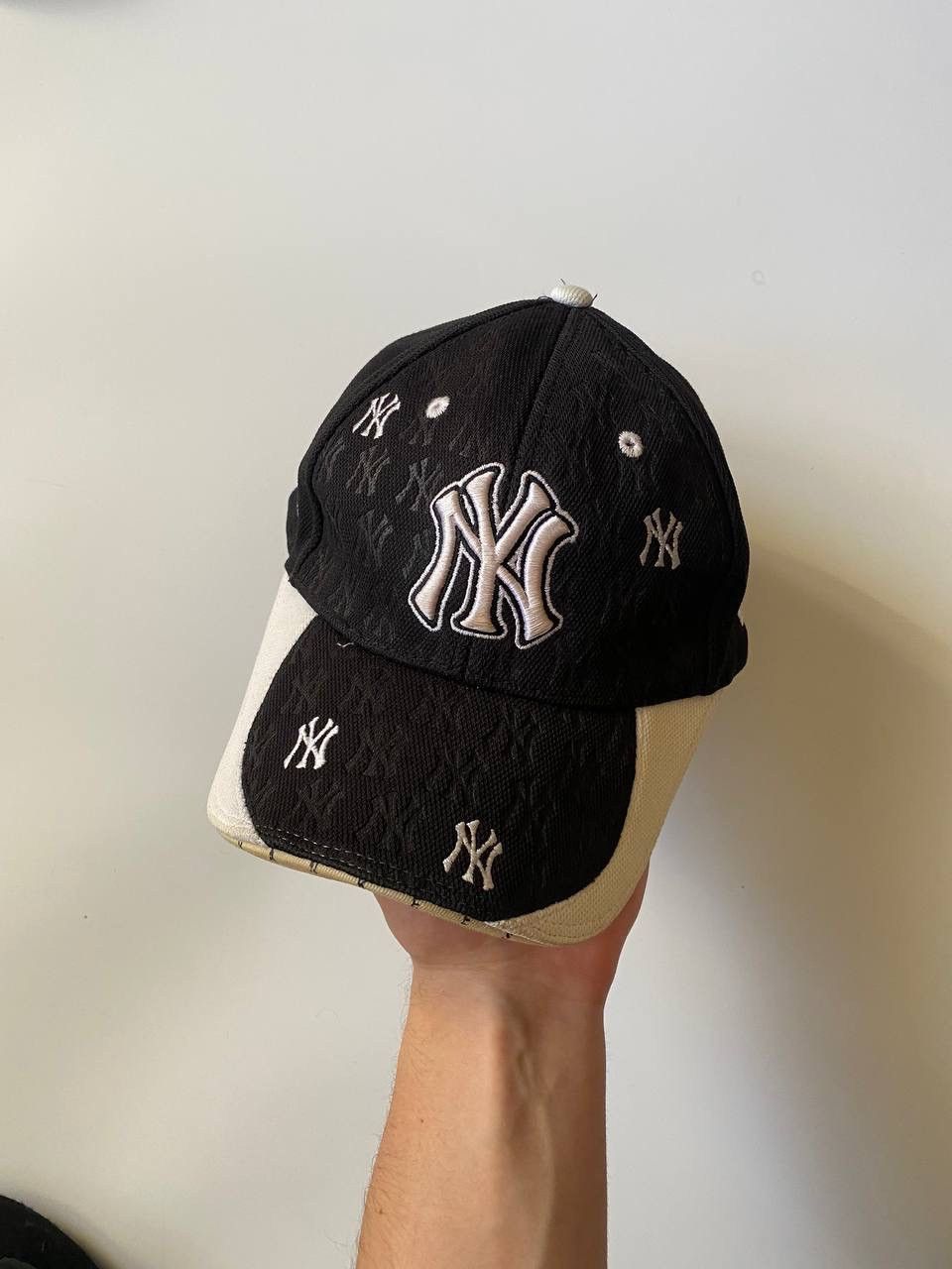 MLB Vintage MLB New York Yankees Cap New Era OS Size ONE SIZE - 1 Thumbnail