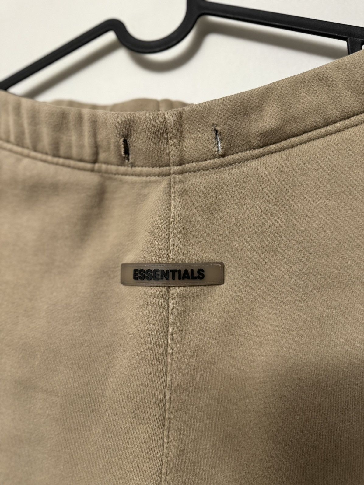 Fear of God 🔥 Fear of God Essentials OG Sweat Shorts SZ Medium Tan Size US 32 / EU 48 - 3 Thumbnail