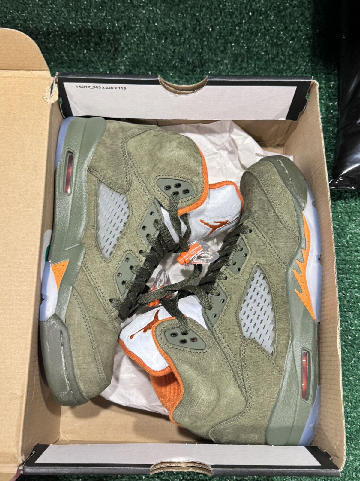 Jordan Brand Jordan 5 retro olive VNDS size 6y Size US 6 / EU 39 - 11 Thumbnail