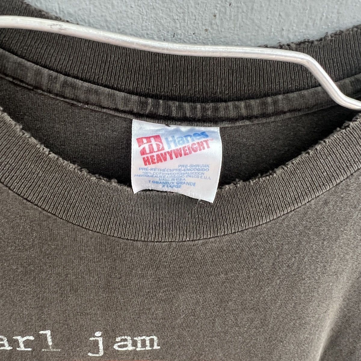 Band Tees Vintage 90s Pearl Jam Window Pain Tee XL Thrashed Sun Faded Size US XL / EU 56 / 4 - 5 Thumbnail