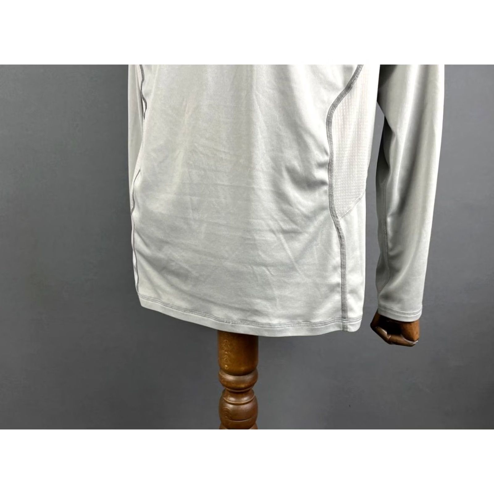 Oakley Oakley Mens T-Shirt Gray Polyester V-Neck Long Sleeve Crew Neck One Size Regular Logo Shirt Men Size US M / EU 48-50 / 2 - 4 Thumbnail