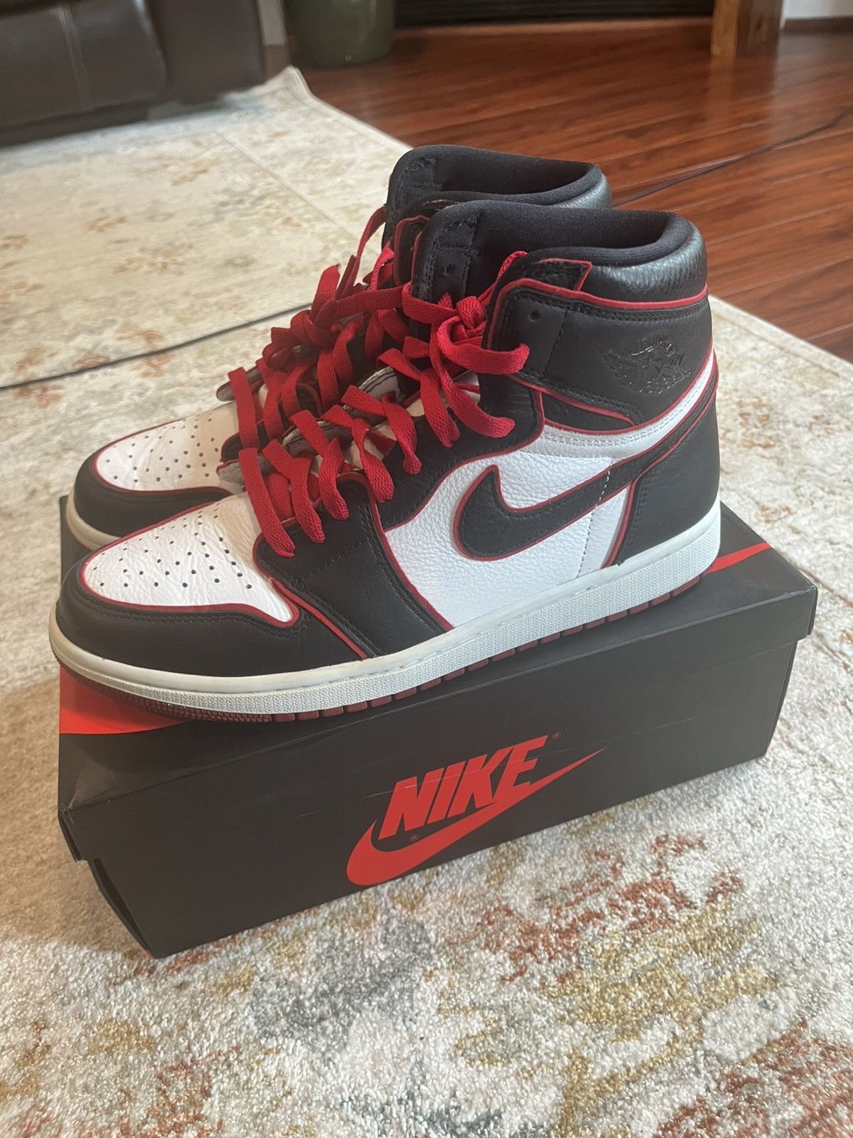 Jordan Brand Jordan 4 Bloodline 10.5 Size US 10.5 / EU 43-44 - 1 Thumbnail