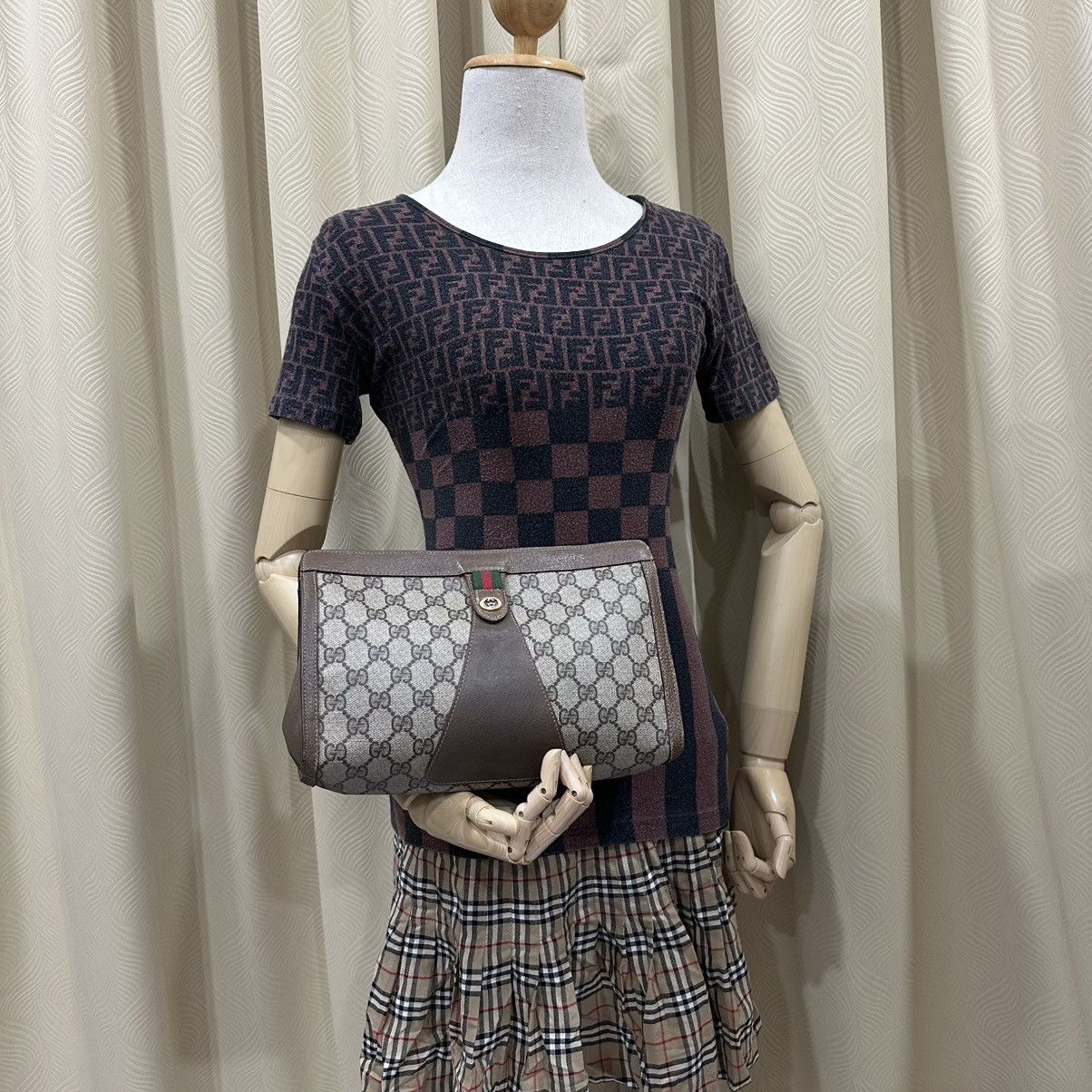 Gucci ‼️YES‼️ VINTAGE GUCCI GG SUPREME WEB POUCH CLUTCH BAG Size ONE SIZE - 1 Thumbnail