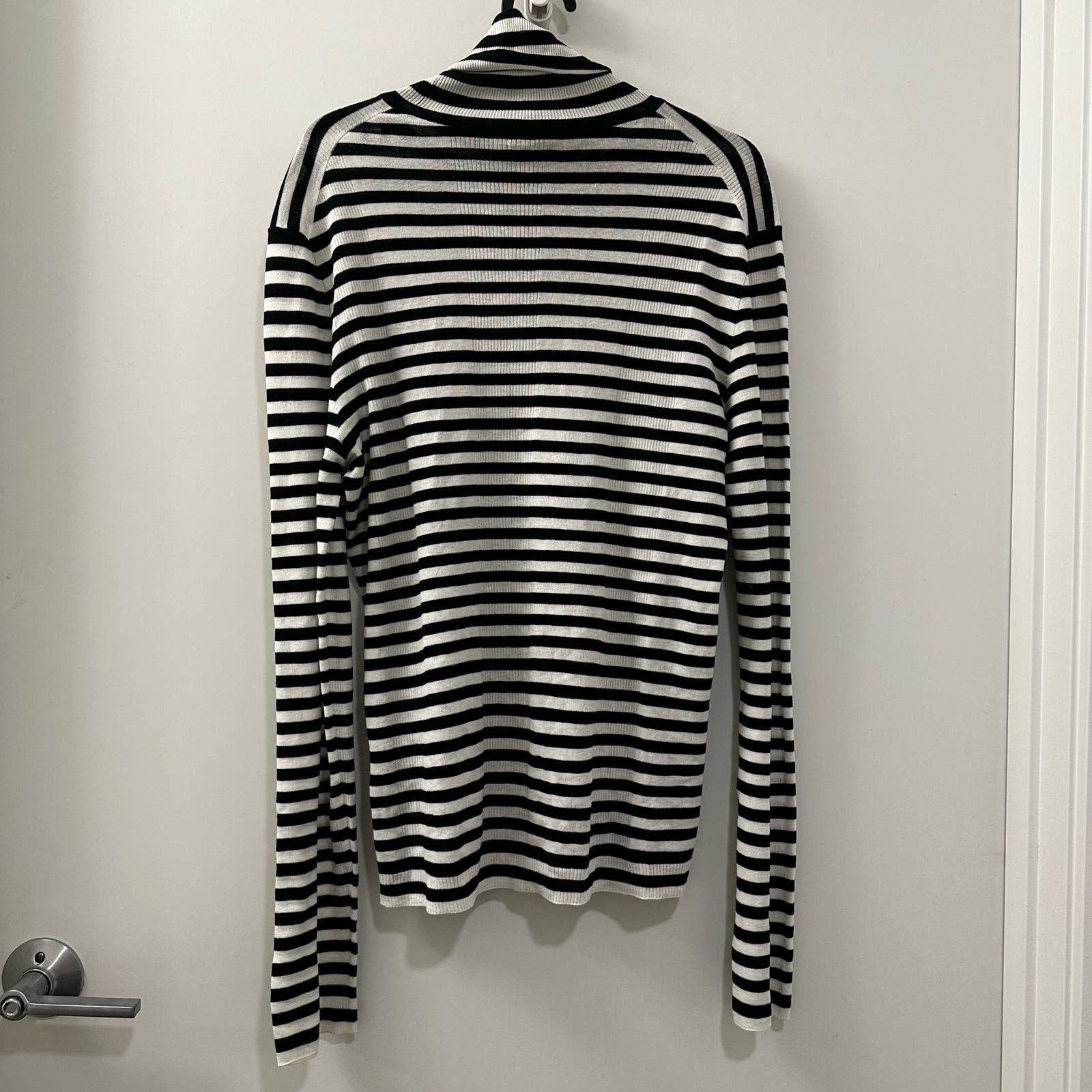 Saint Laurent Paris Classic Yves Saint Laurent Lightweight Turtleneck Sweater Size US L / EU 52-54 / 3 - 4 Thumbnail