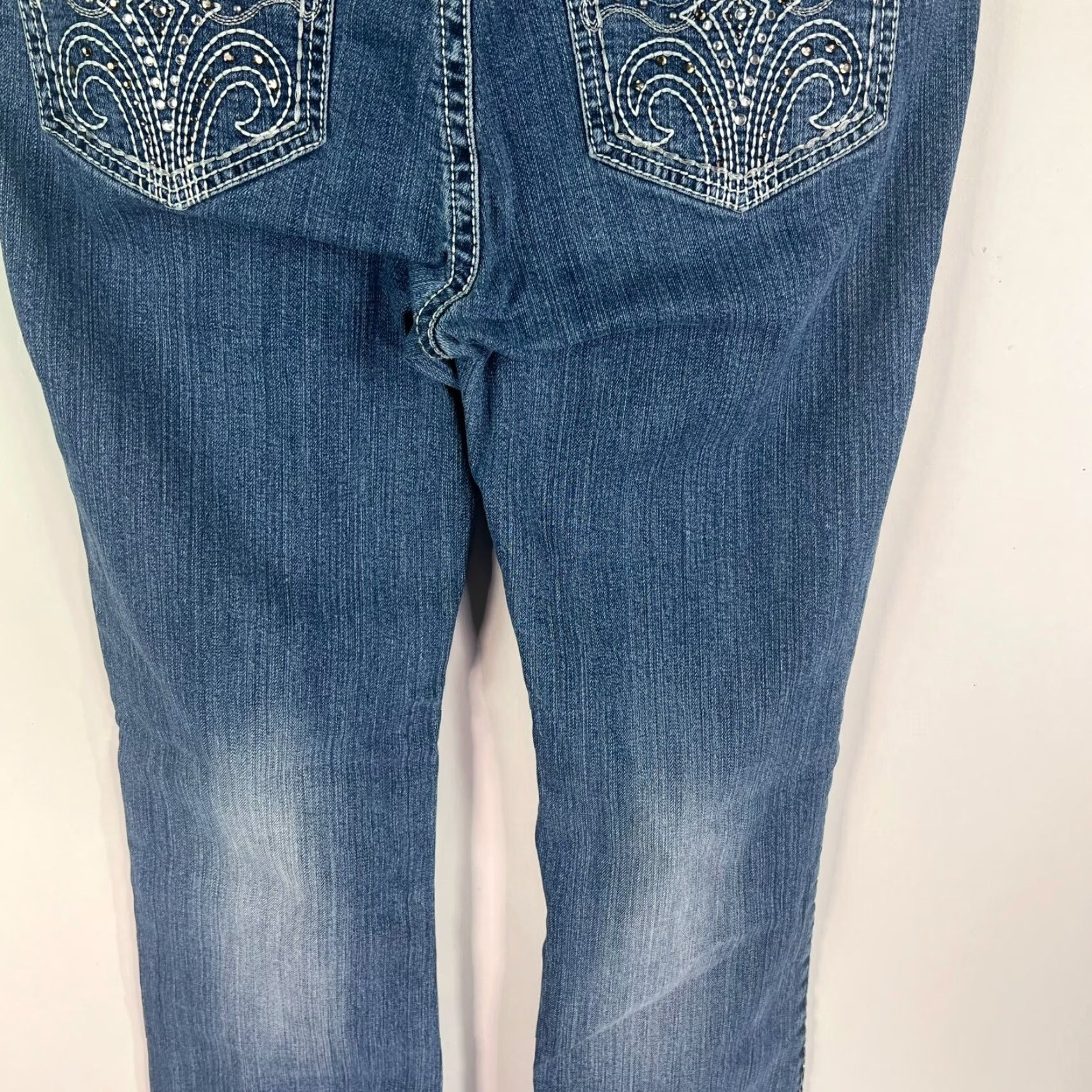Wrangler Wrangler Rock 47 Low Rise Bedazzled Jeans Womens Size 32x34 Blue Denim Embroidered Rhinestone Stretch Regular Fit Size 24" / US 00 / IT 34 - 7 Thumbnail