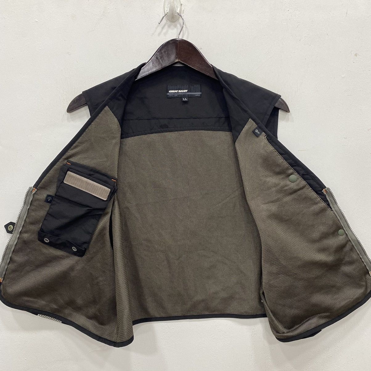 DAIWA 💥DAIWA Great Banff cargo pocket the real fishing Vest shirt Size US L / EU 52-54 / 3 - 4 Thumbnail