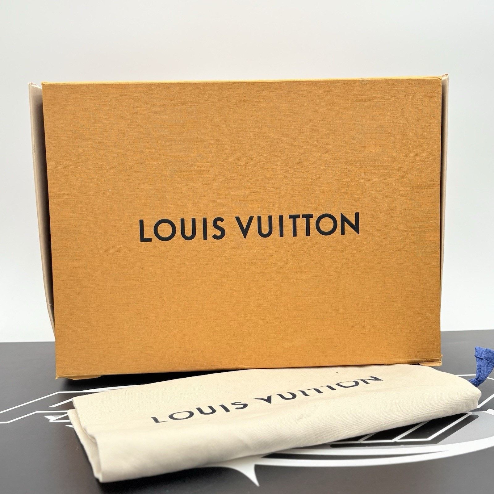 Louis Vuitton (10.5-11) Louis Vuitton Trainer ' Black Grey '| SUPER CLEAN! Size US 11 / EU 44 - 15 Thumbnail