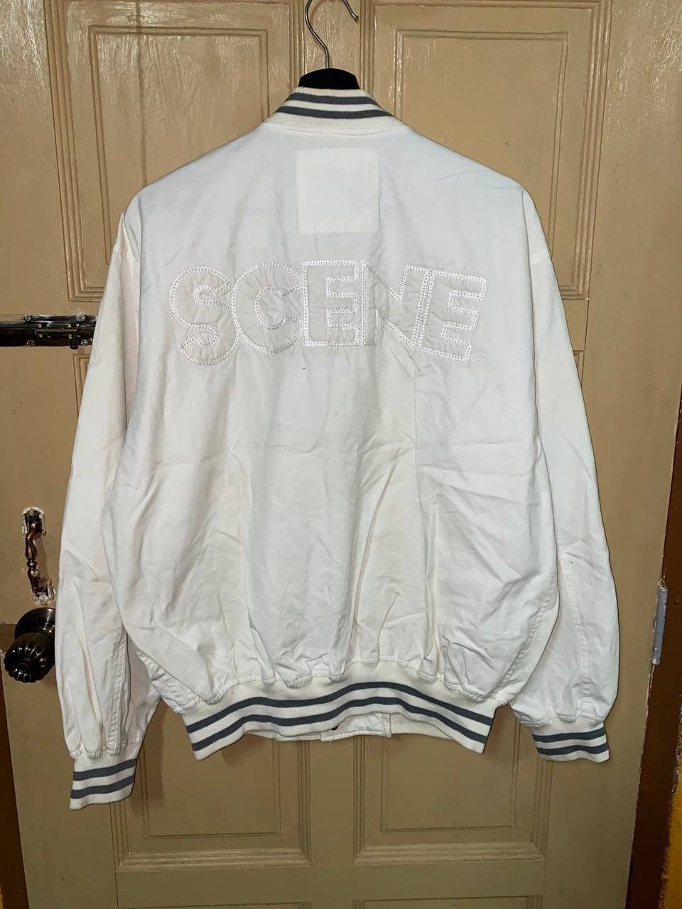 Vintage Vintage Embroidered Scene Varsity Jacket Size US L / EU 52-54 / 3 - 12 Thumbnail