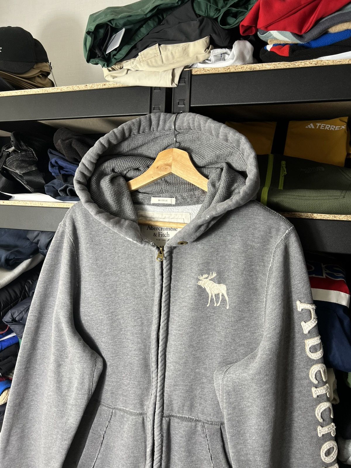 Abercrombie & Fitch Vintage Abercrombie & Fitch Moose Zip Hoodie Grey Size XL Size US XL / EU 56 / 4 - 2 Thumbnail
