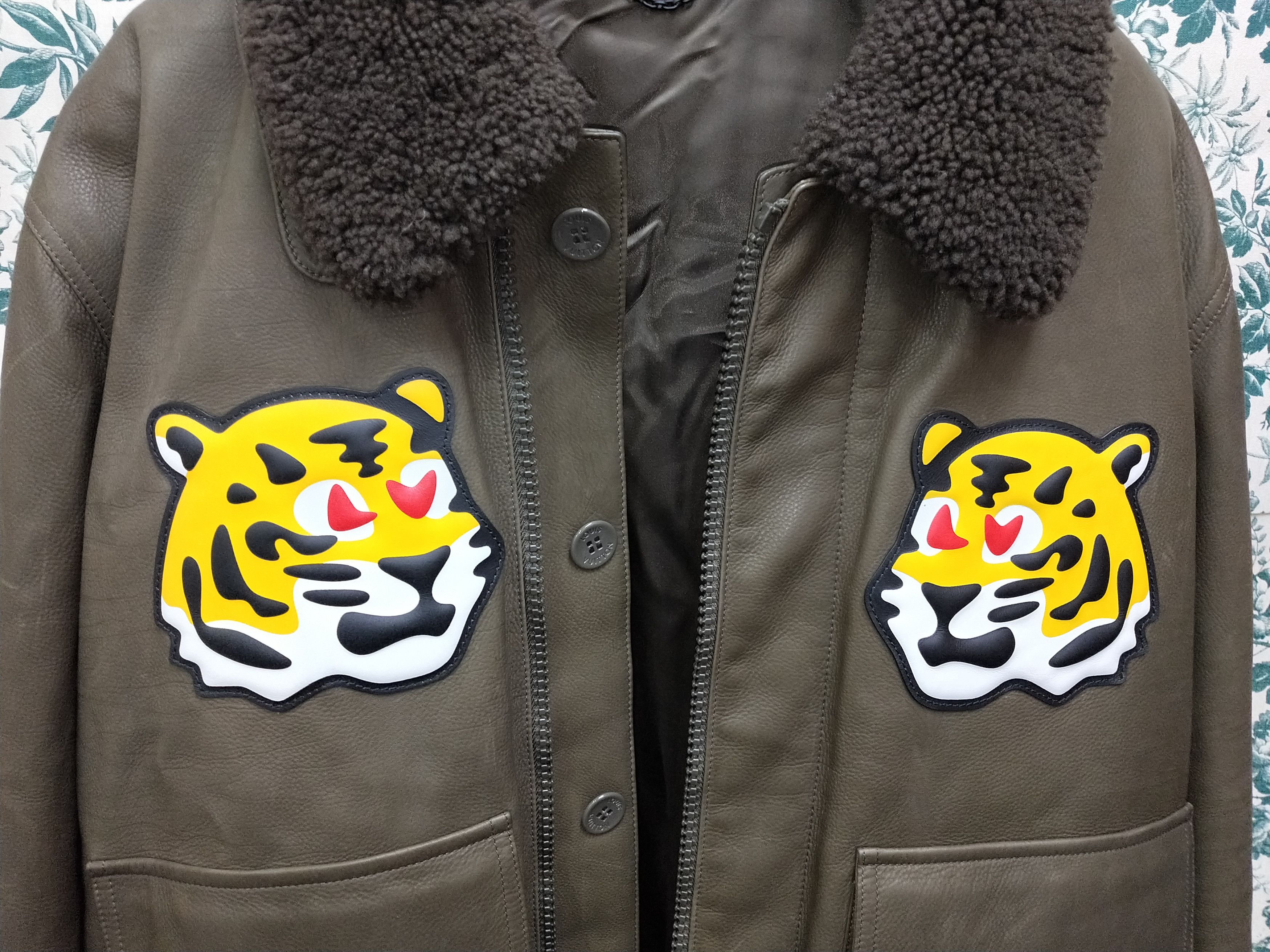 Louis Vuitton Tiger Patch Leather Bomber Jacket Size US L / EU 52-54 / 3 - 4 Thumbnail