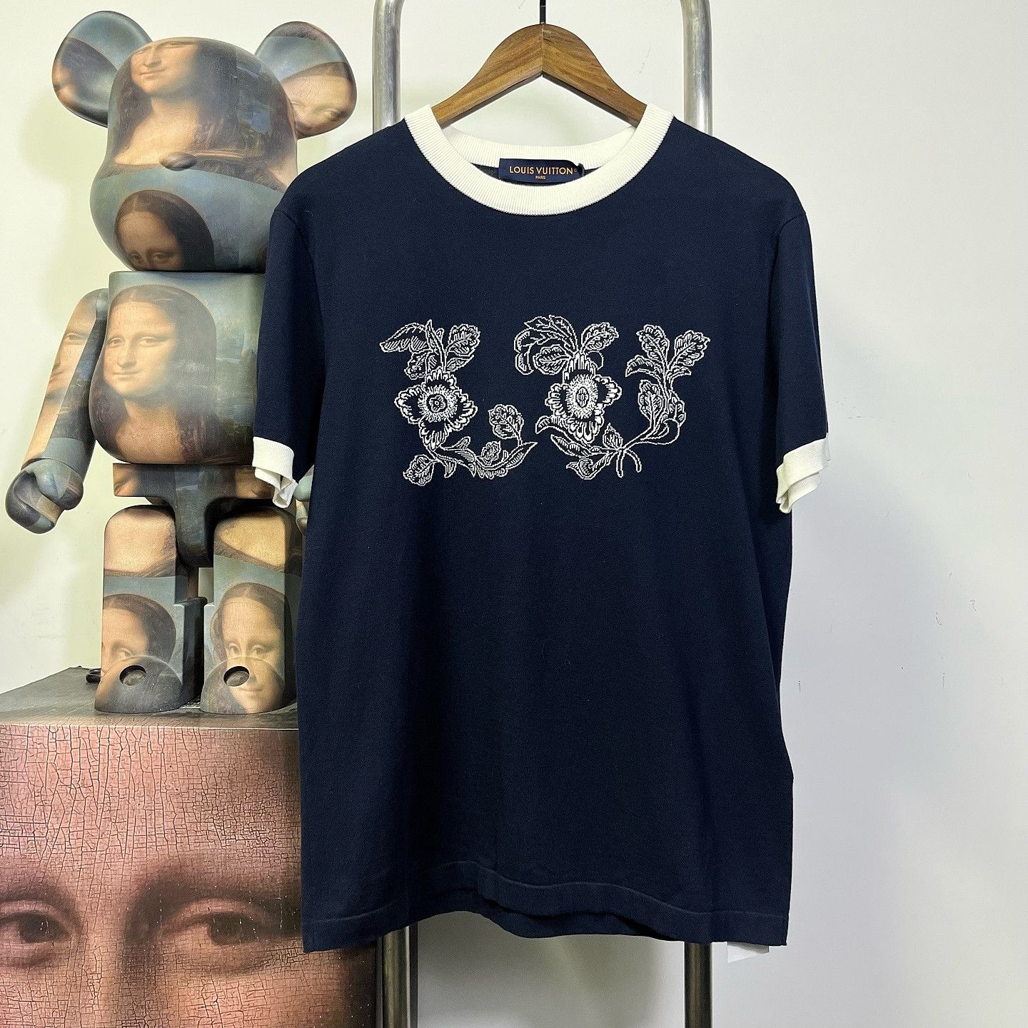 Louis Vuitton Louis Vuitton Floral Print T-Shirt Navy Blue Size M Size US M / EU 48-50 / 2 - 1 Thumbnail