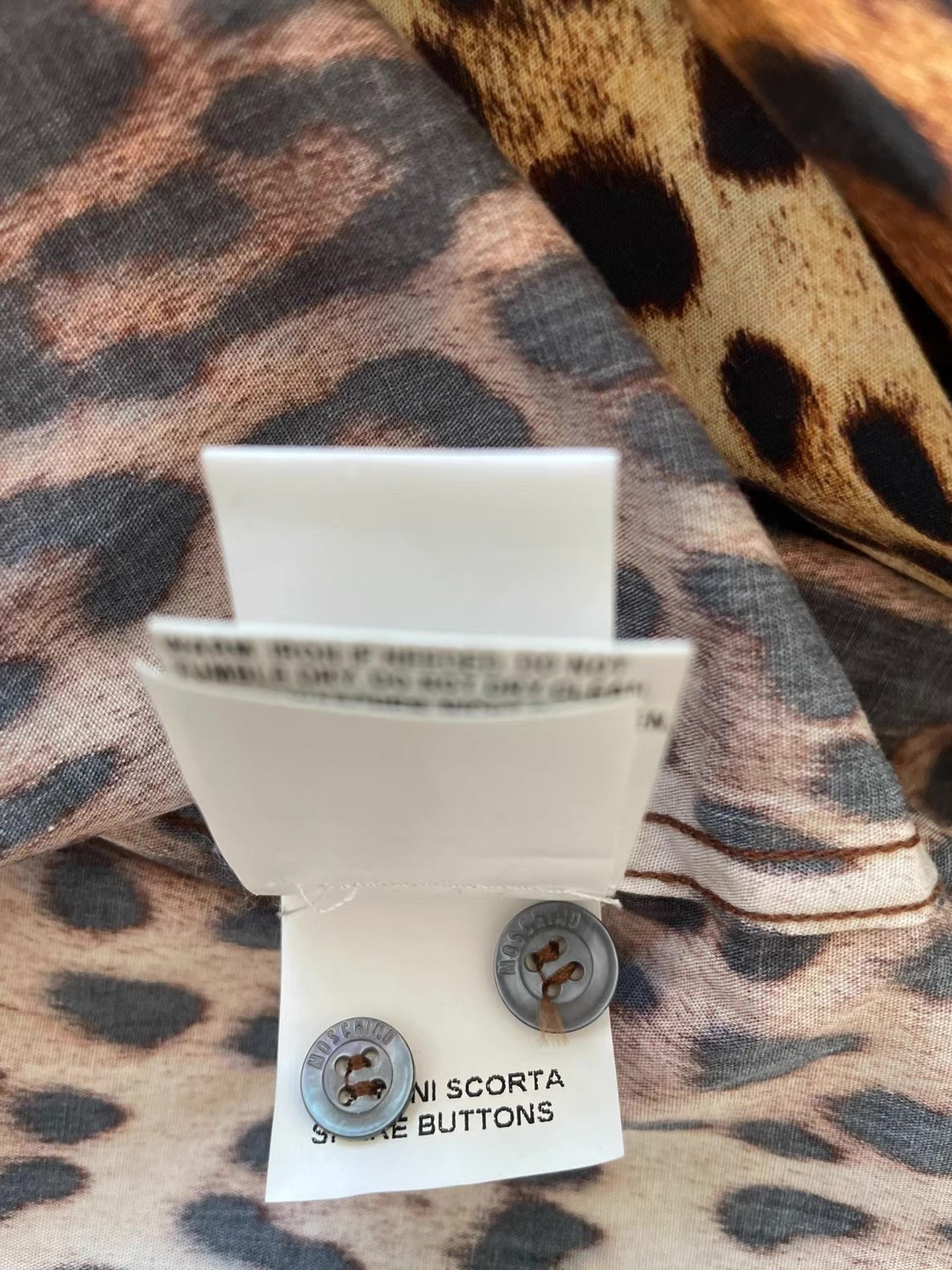 Moschino Moschino Men's Leopard Print Shirt Ｑ21 Size US M / EU 48-50 / 2 - 6 Thumbnail