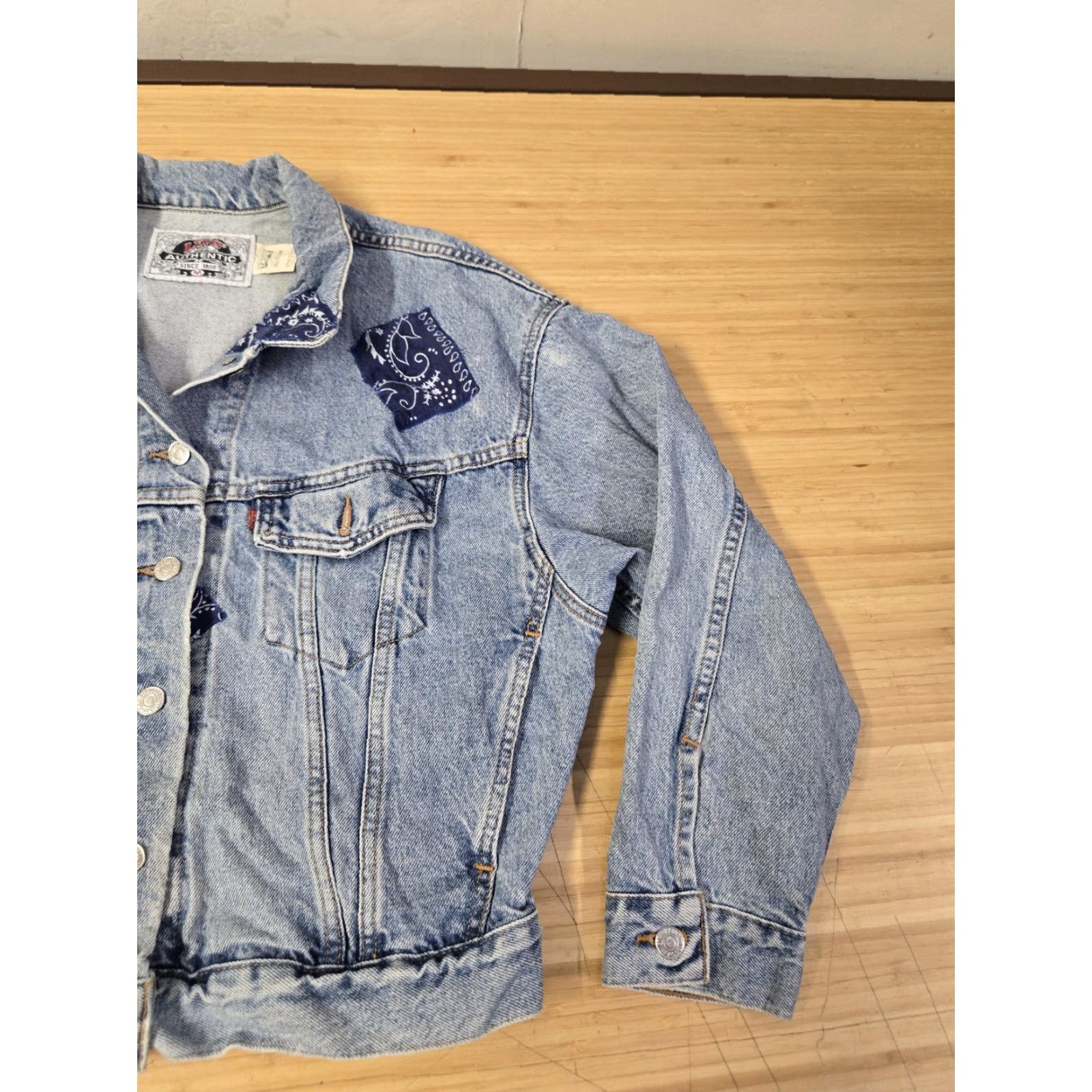 Levi's VINTAGE Levi's Jacket Mens M Blue Denim Bandana Patch Trucker Coat 90s Mens Size US M / EU 48-50 / 2 - 2 Thumbnail