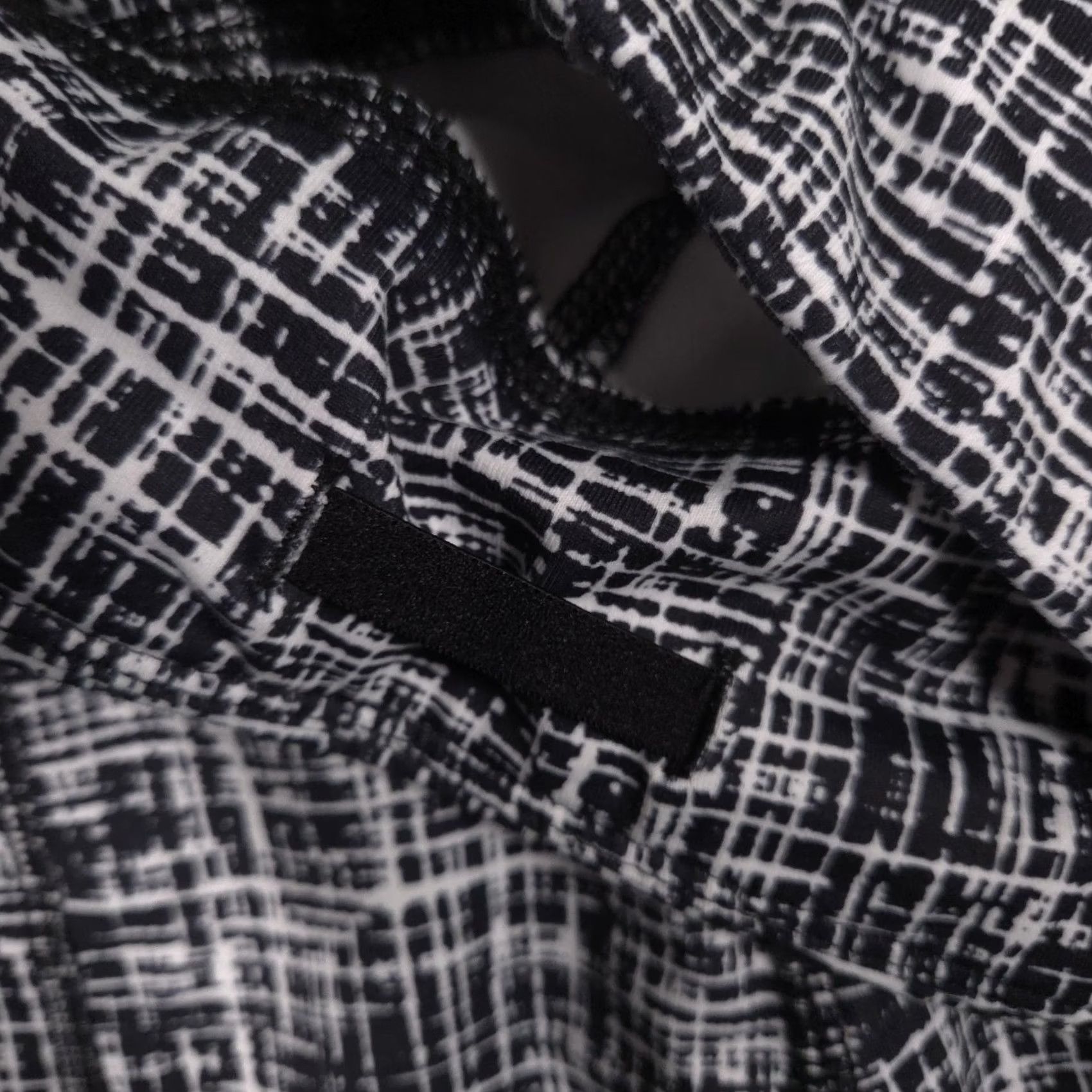 Lands' End Lands' End Cargo Shorts Womens Plus Size Black Geometric Print Swim 1X Size 40" / US 18 - 6 Thumbnail