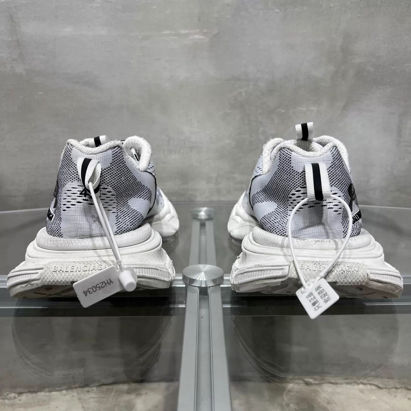 Balenciaga Balenciaga x UA White 40 YH25033 Sneakers Size US 7 / EU 40 - 6 Thumbnail