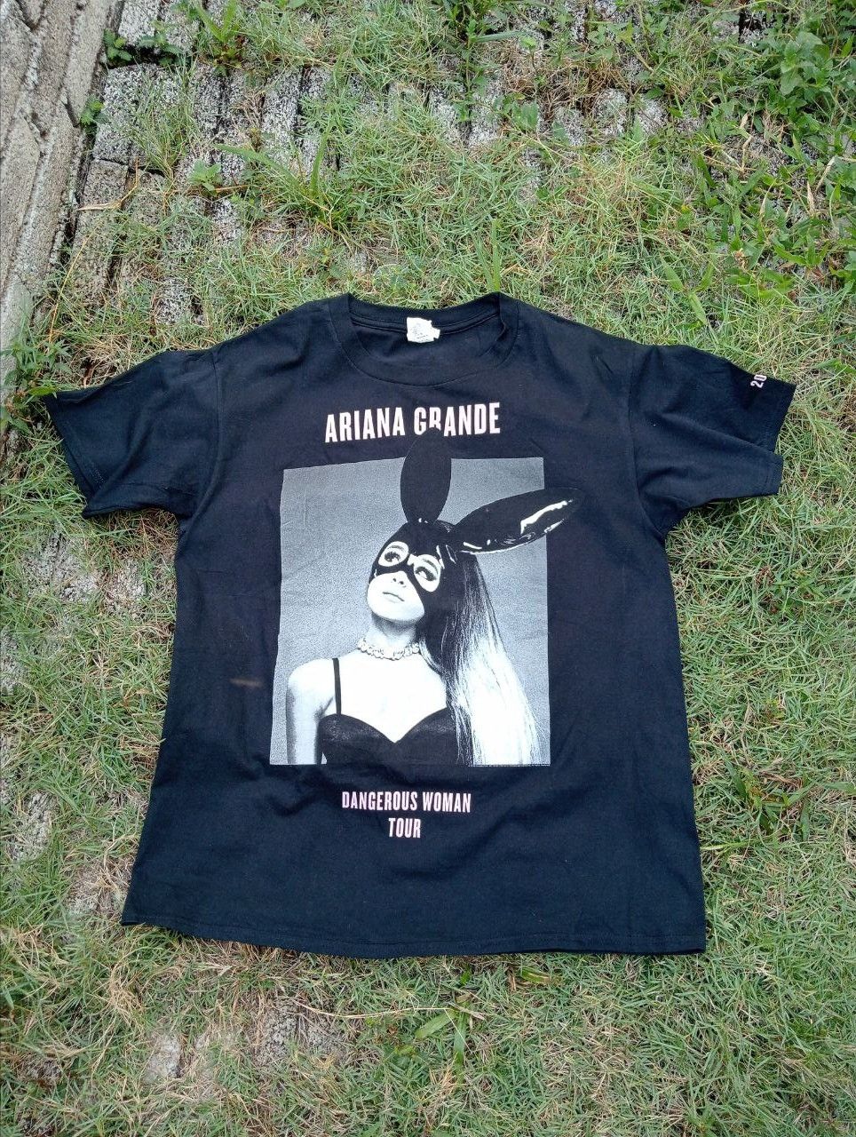 Ariana Grande Dangerous Woman Tour Tees - Size L
