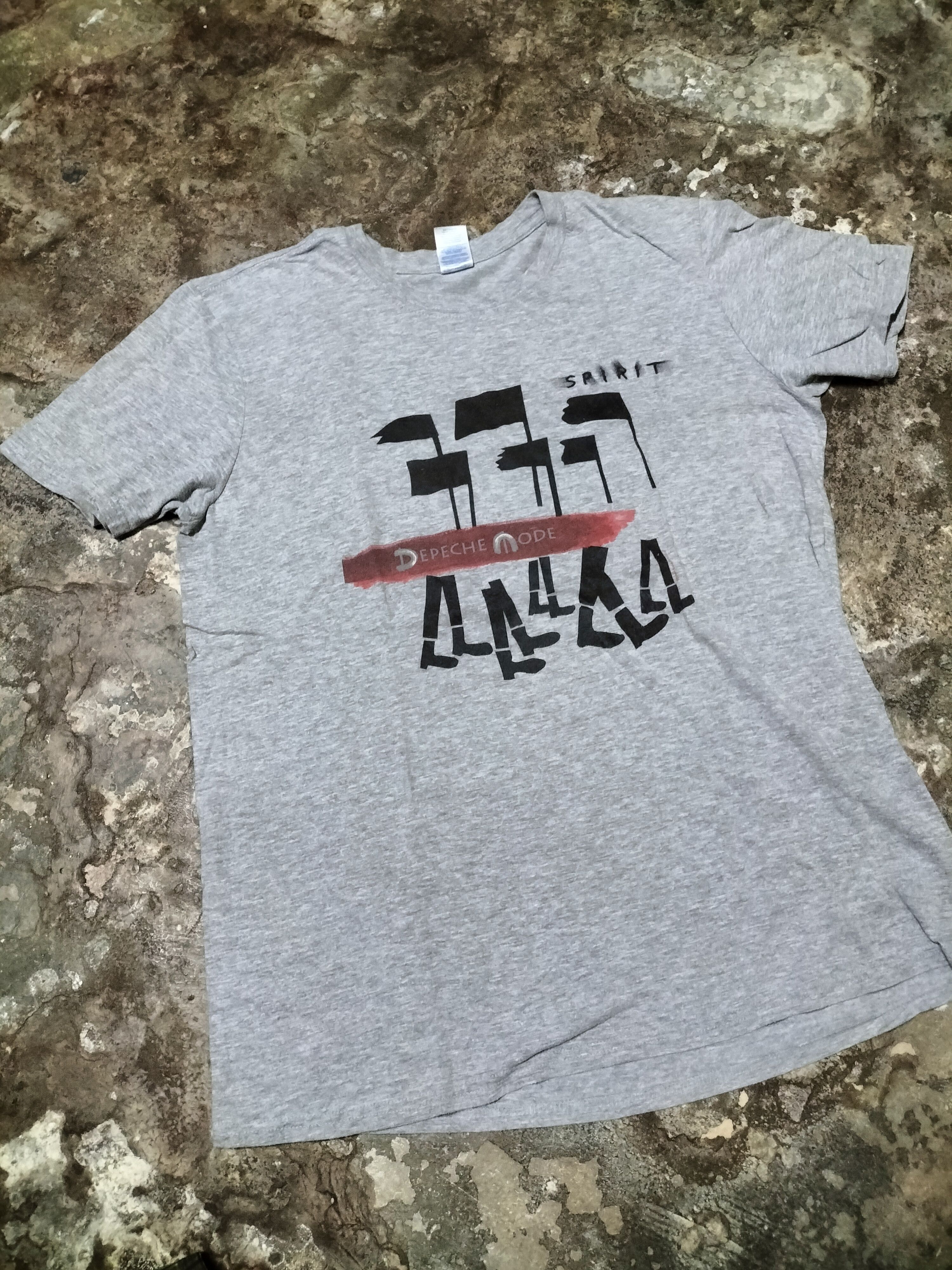 Band Tees Depeche Mode Global Tour Spirits Band Tees concert Size US L / EU 52-54 / 3 - 1 Thumbnail