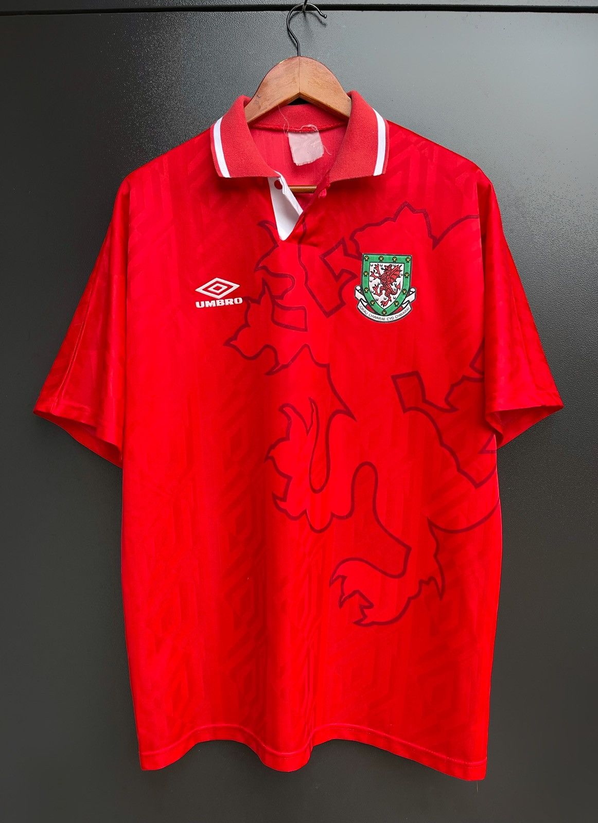 Umbro Wales Umbro 1992 Football Shirt Red Dragon Welsh National Size US L / EU 52-54 / 3 - 1 Thumbnail