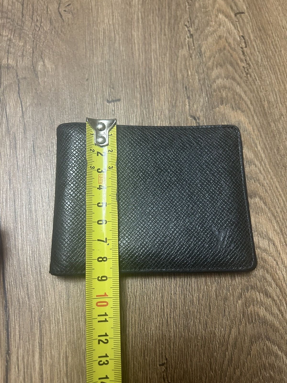 Louis Vuitton Louis Vuitton Black Taiga Leather Bifold Men’s Wallet Size ONE SIZE - 11 Thumbnail