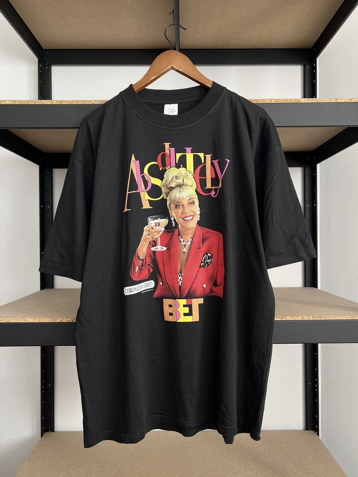 Vintage Vintage 1995 Coronation Street Absolutely Bet TV Show Tee Size US XL / EU 56 / 4 - 1 Thumbnail