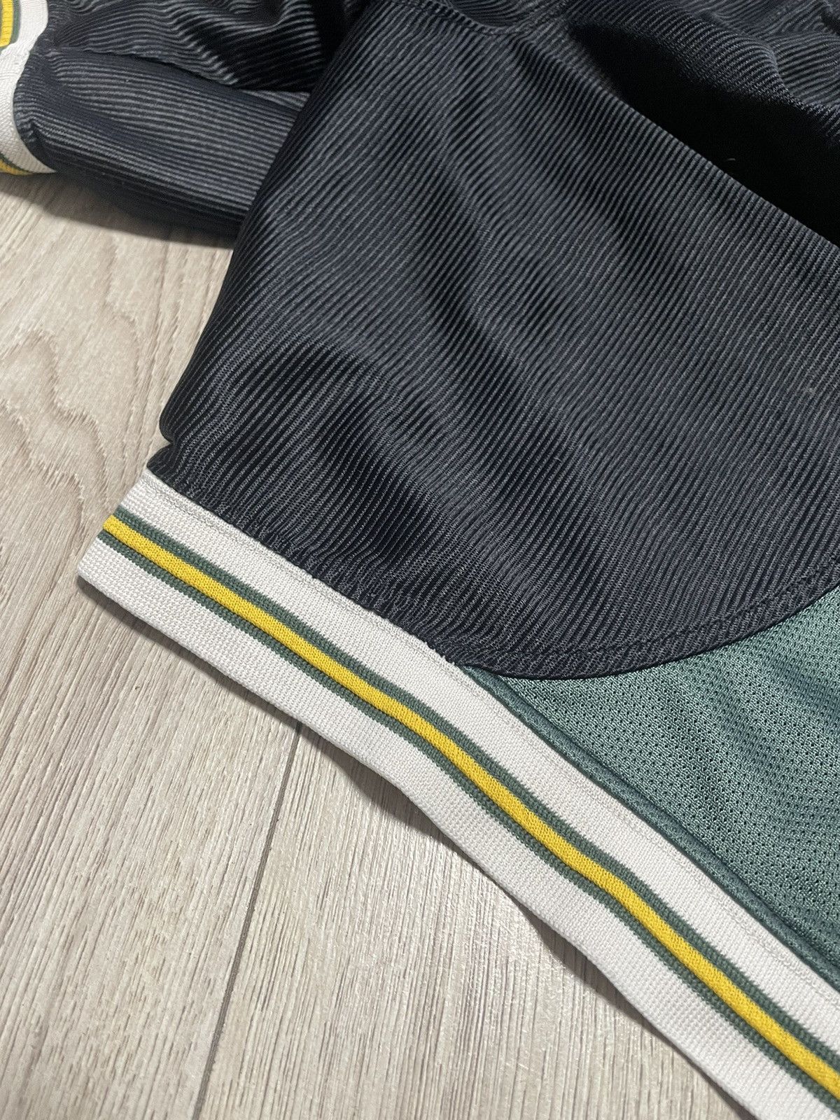 Nike × Vintage Nike Vintage Swoosh Spell Out Basketball Shorts Y2K 90s Size US 34 / EU 50 - 6 Thumbnail