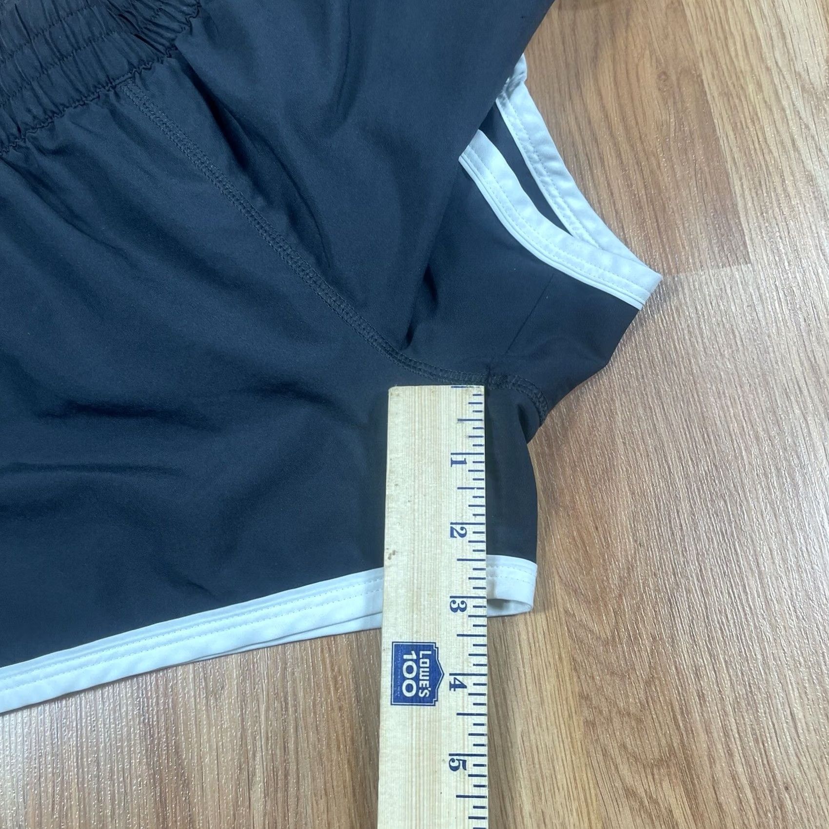 Under Armour Under armour Shorts Womens SM Fitted Heatgear Athletic Running Cross Training Size 28" / US 6 / IT 42 - 7 Thumbnail