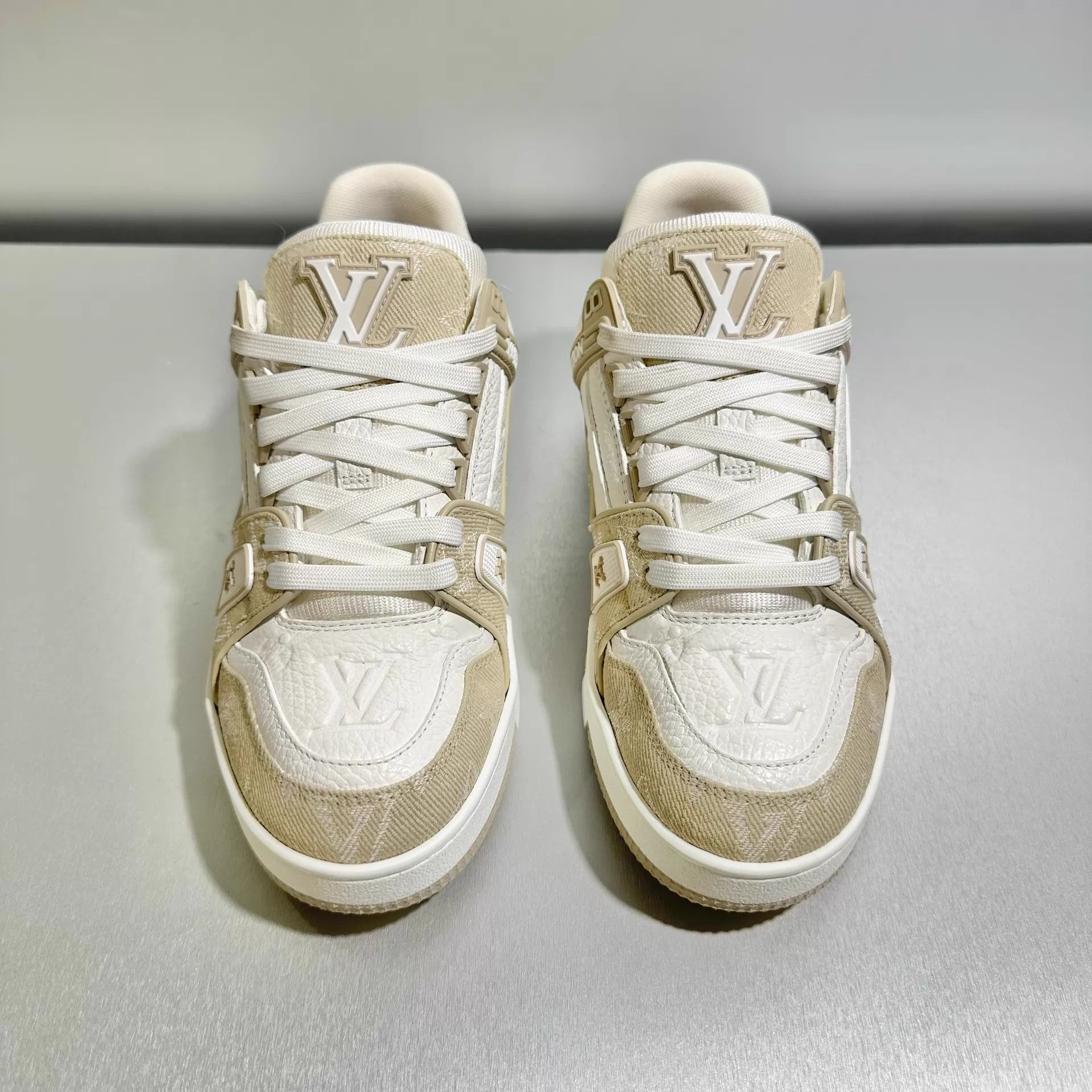 Louis Vuitton Louis Vuitton Trainer new beige denim EU36 worn once Size US 5.5 / IT 35.5 - 2 Thumbnail