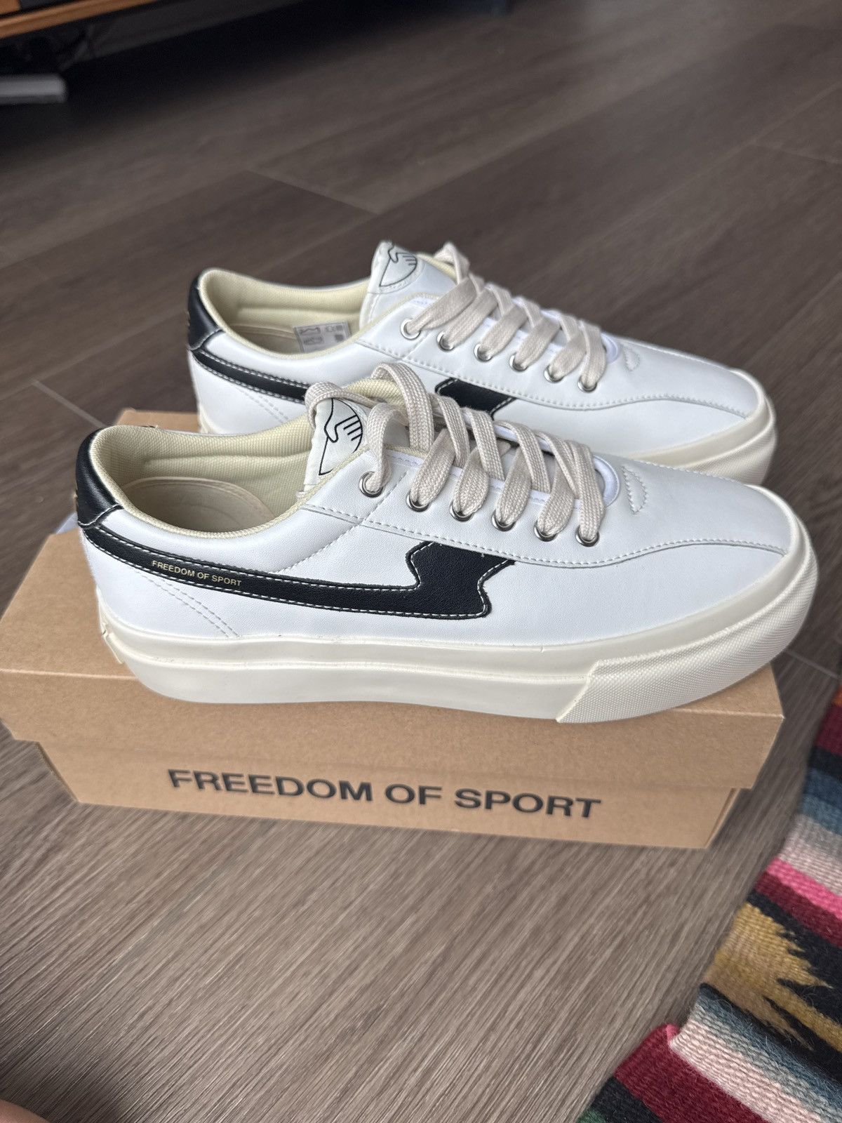 Stepney Workers Club Stepney Workers Club Strike Sneakers Size US 7 / EU 40 - 1 Thumbnail