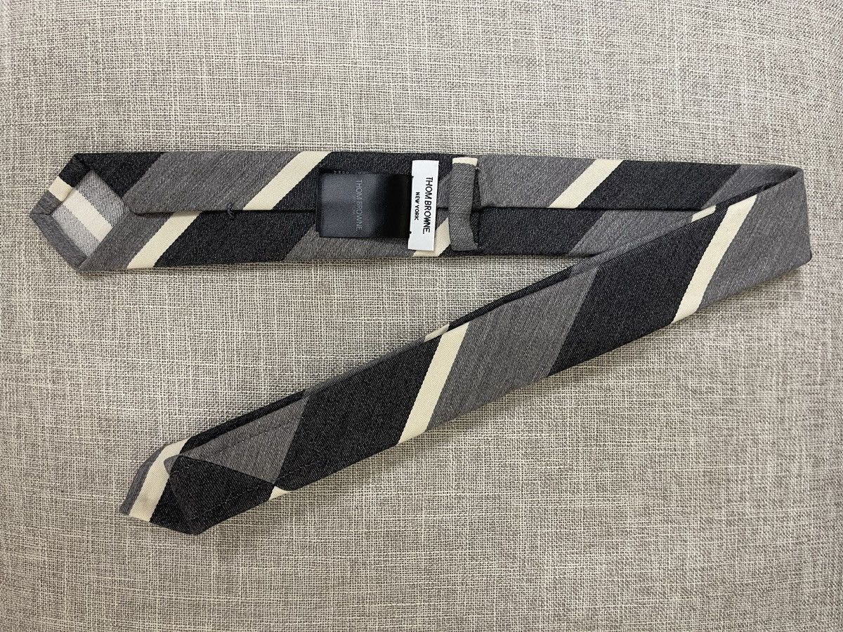 Thom Browne Thom Browne Classic Grey x White Stripe - Tie Size ONE SIZE - 2 Thumbnail