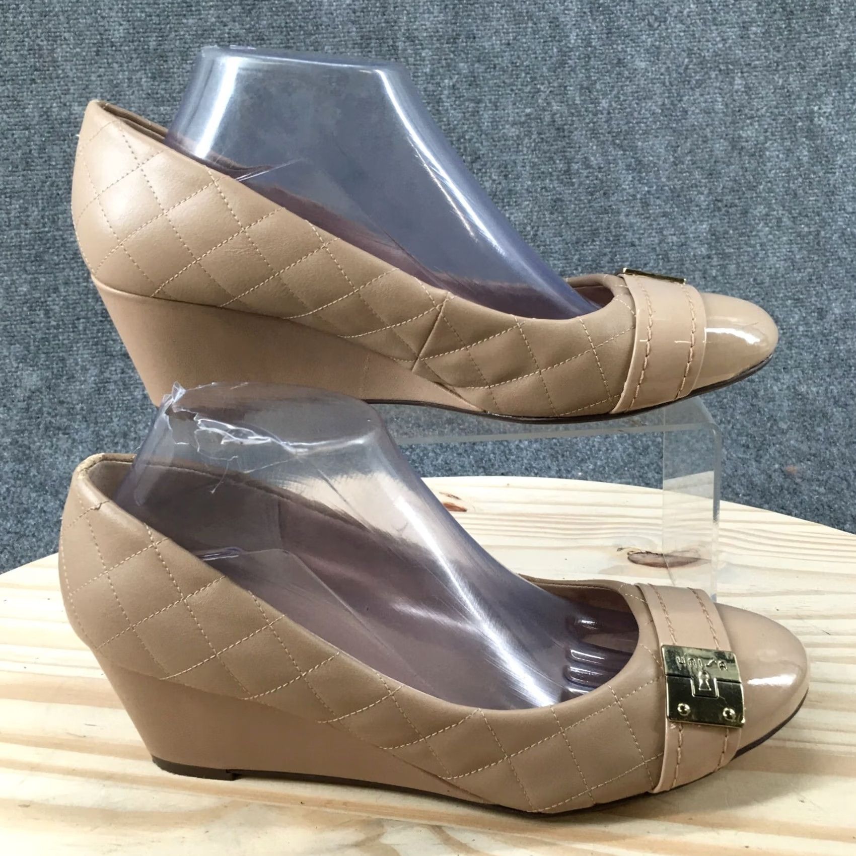 Vintage Unisa Shoes Womens 9.5 M Pump Wedge Heels Slip On Beige Faux Leather Cap Toe Womens Shoes Size ONE SIZE - 2 Thumbnail