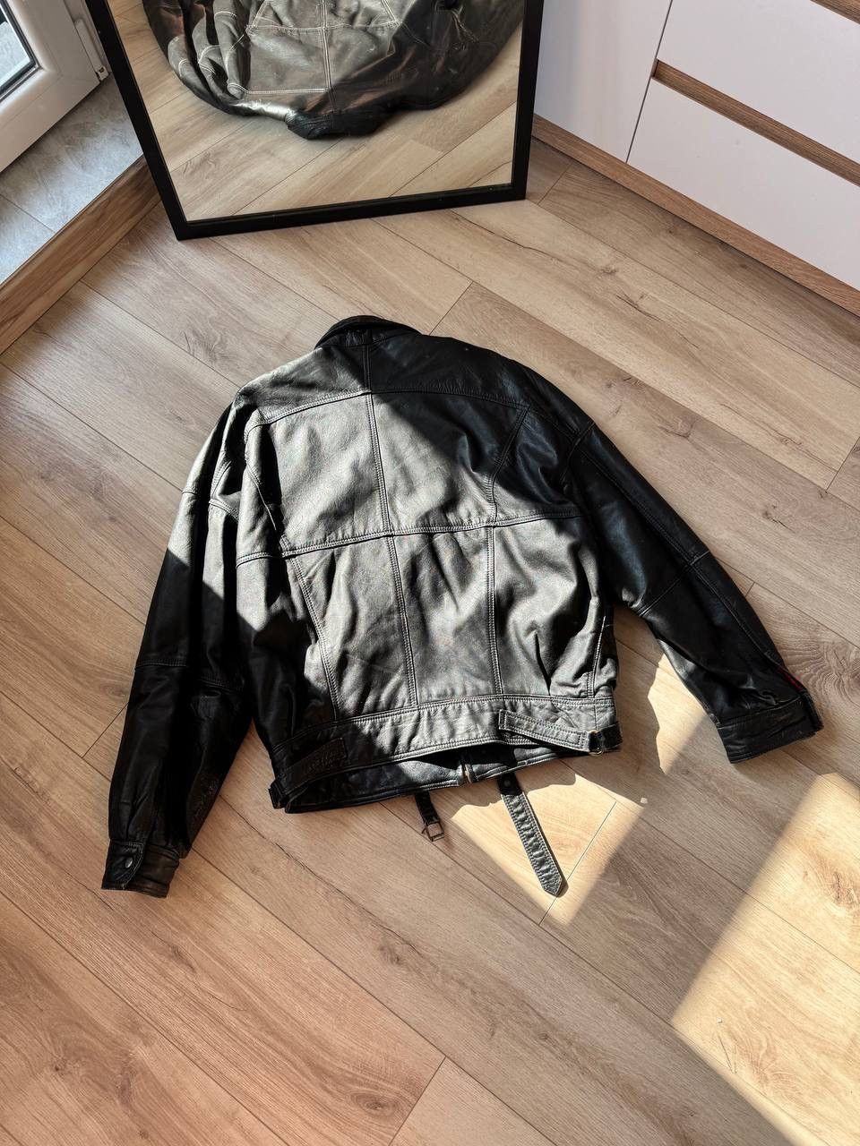 Leather Vintage Black Leather Moto Jacket Red Lining Belted Disstres Size US M / EU 48-50 / 2 - 9 Thumbnail