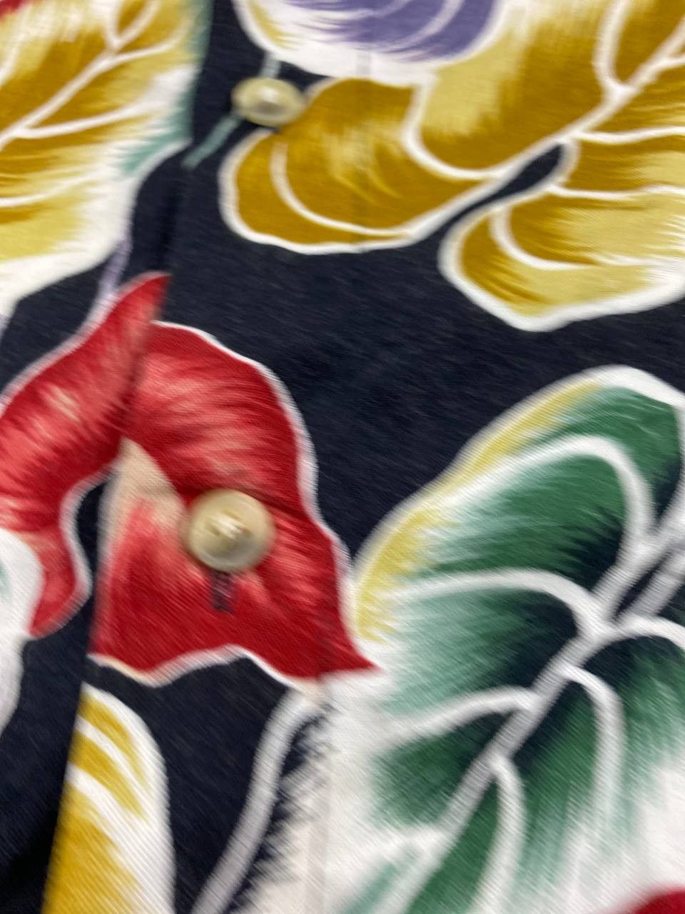 Pierre Cardin vintage piere cardin 100 rayon hawaiian shirt nice design Size US L / EU 52-54 / 3 - 8 Thumbnail
