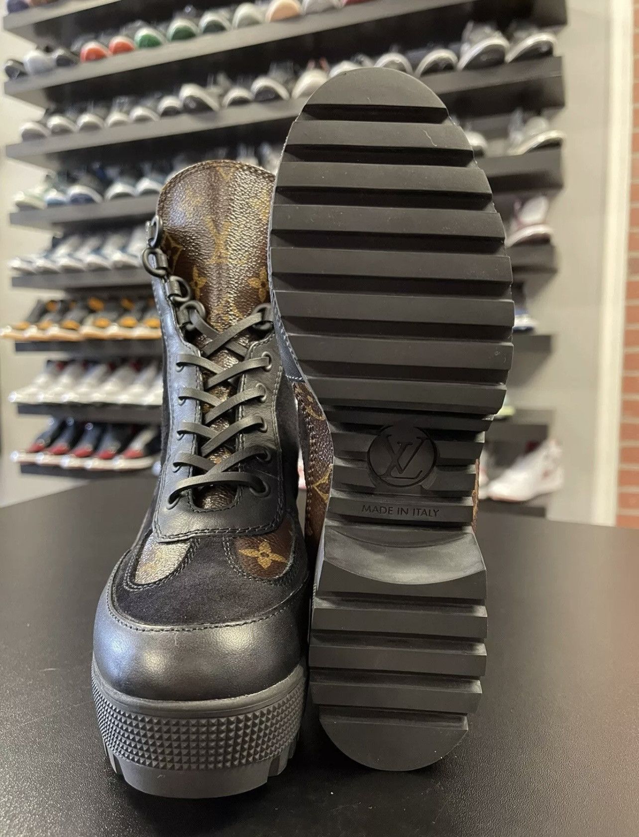 Louis Vuitton Size 5US/35EU - Louis Vuitton Laureate Black Monogram Boots Size US 5 / IT 35 - 8 Thumbnail