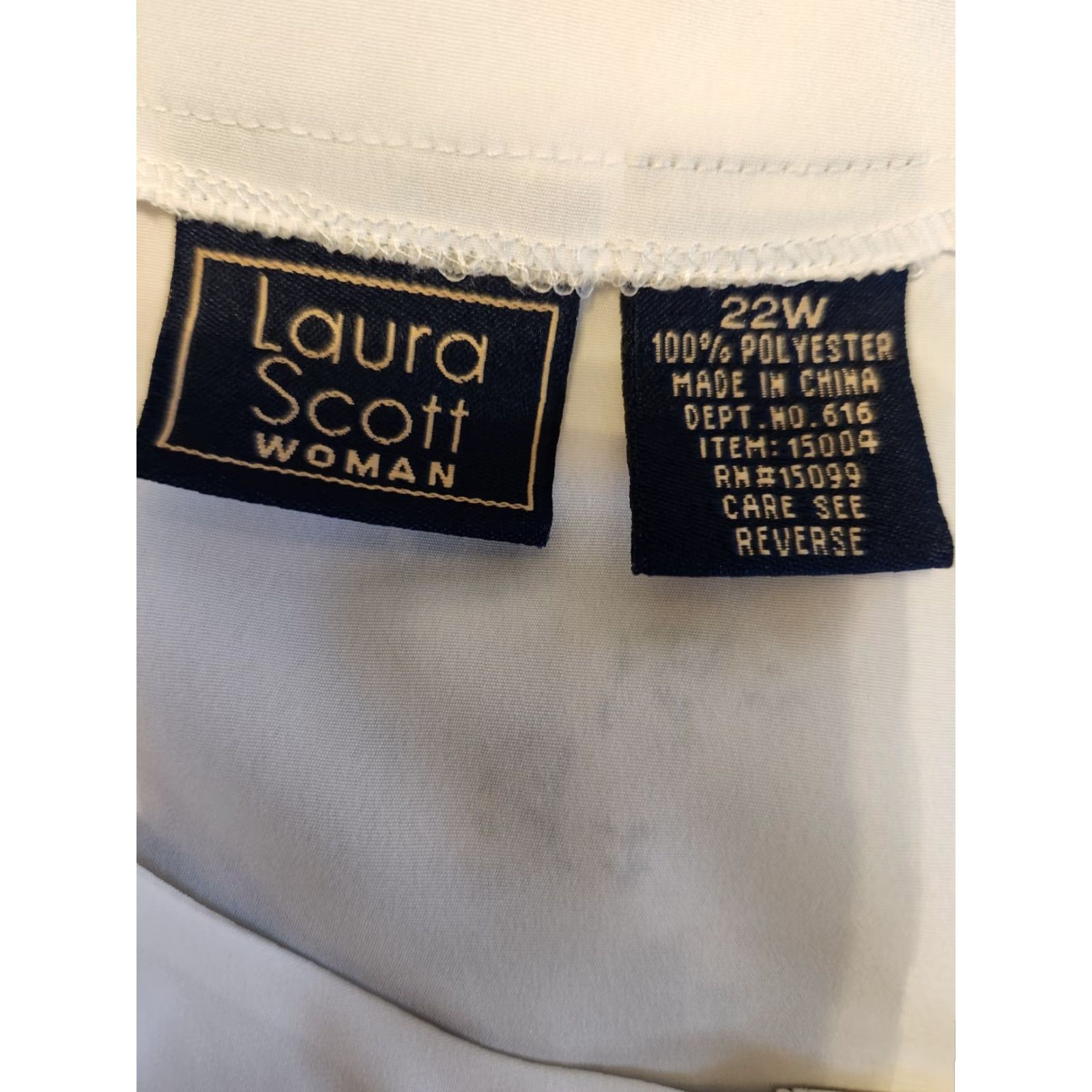 Vintage VINTAGE Laura Scott White Embroidered Floral Trim Button Front Top Boho 22W Plus Womens Blouse Shirt Size 3XL / US 20-22 - 7 Thumbnail